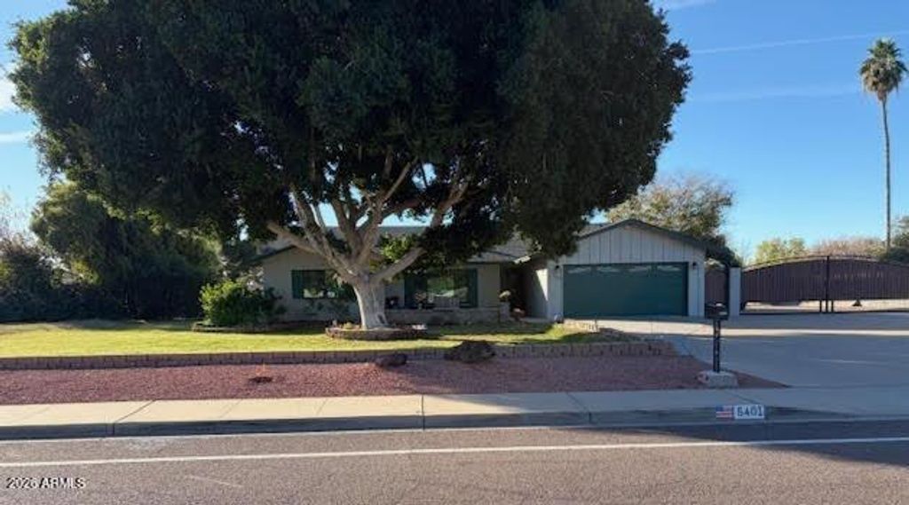 Photo of 5401 W Paradise Lane, Glendale, AZ 85306 (MLS # 6970777)