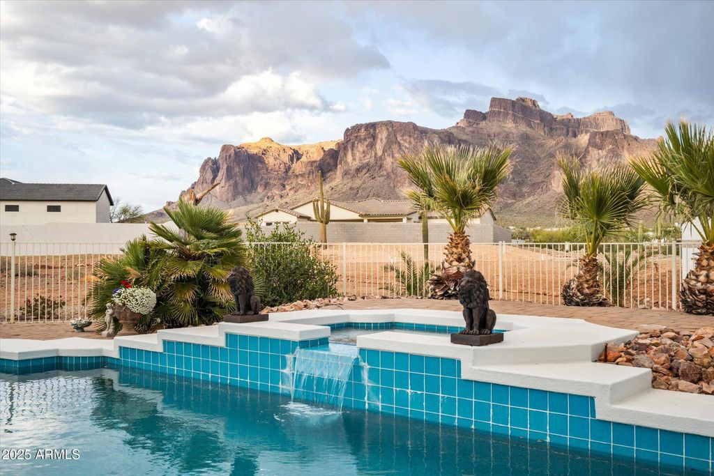 Photo of 619 N Sun Road, Apache Junction, AZ 85119 (MLS # 6963629)