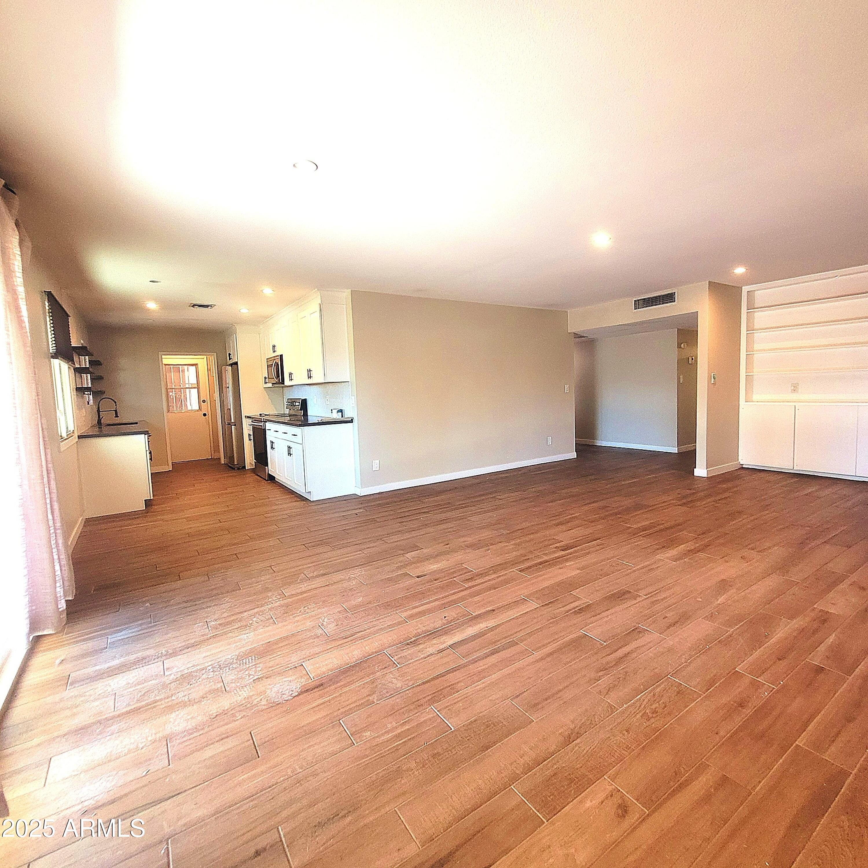 1229 E MANHATTON Drive