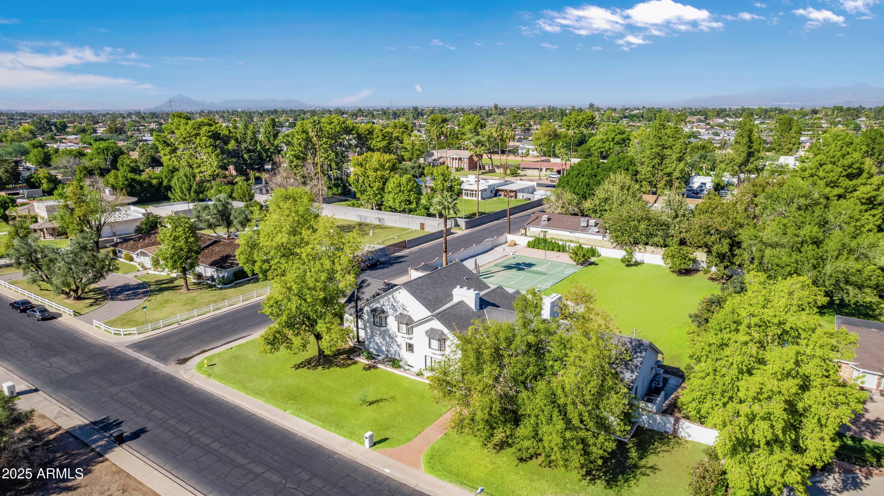 1712 E FAIRFIELD Street