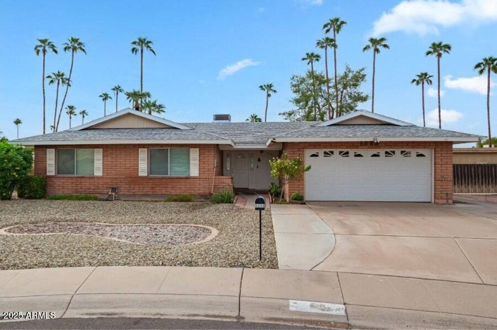 Photo of 1233 E Watson Drive, Tempe, AZ 85283 (MLS # 6933563)