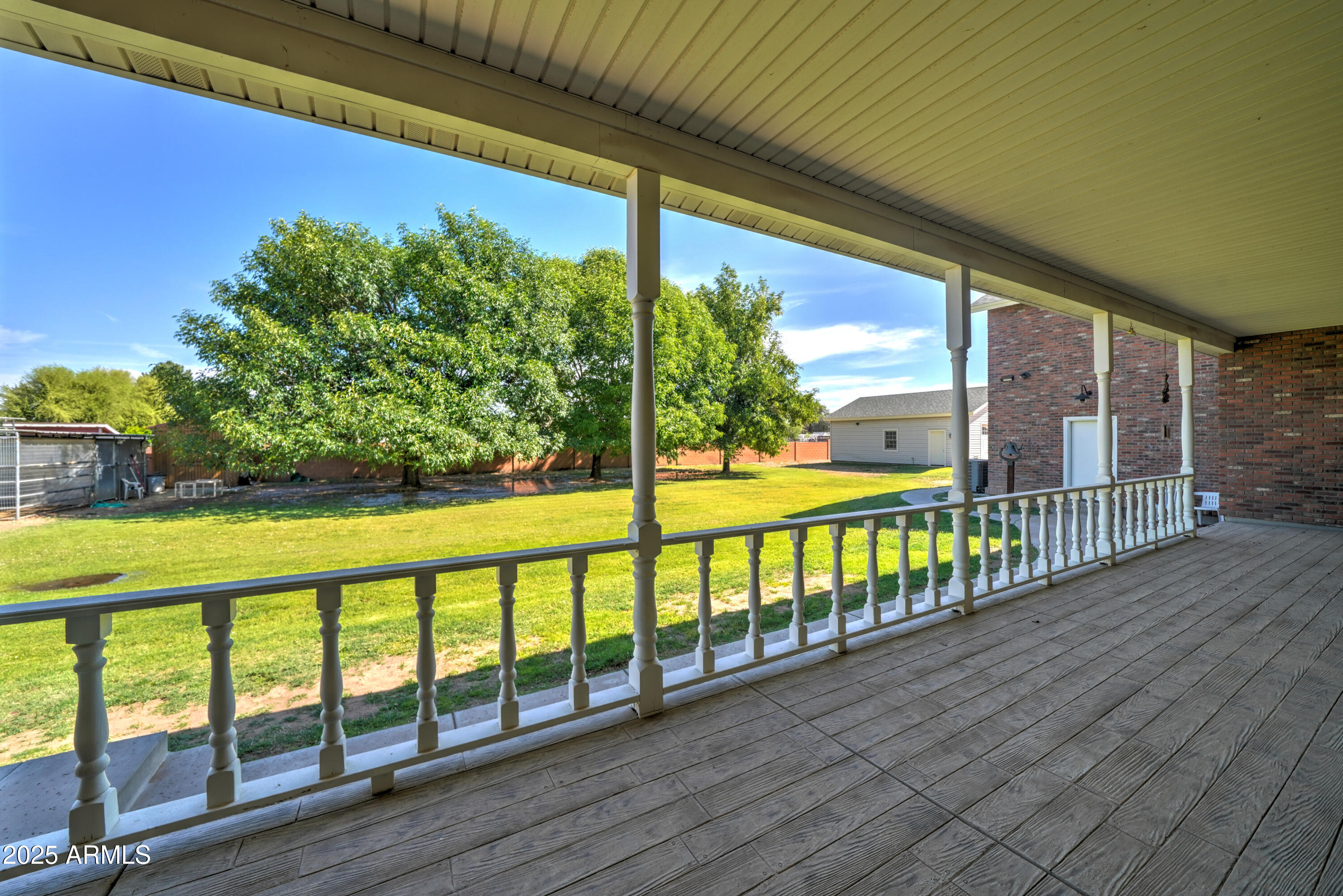 424 E LEHI Road
