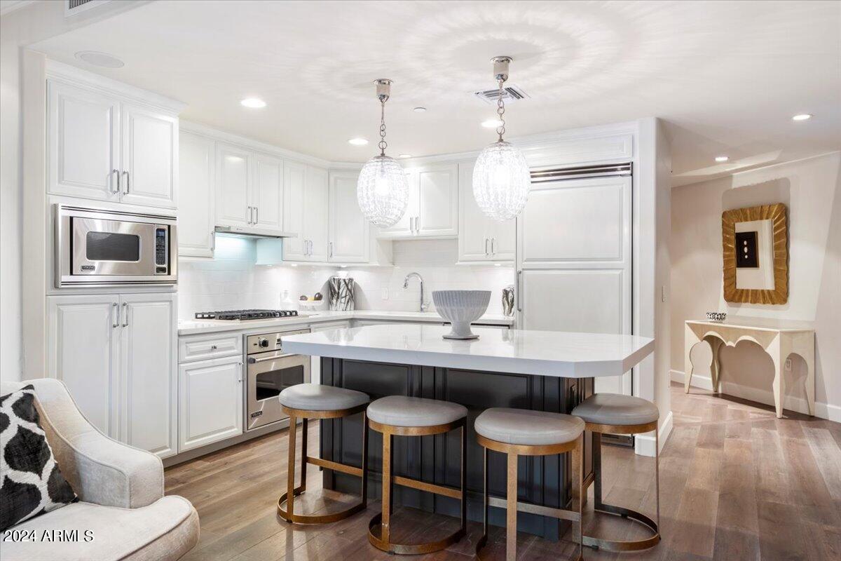 7175 E Camelback Road 107