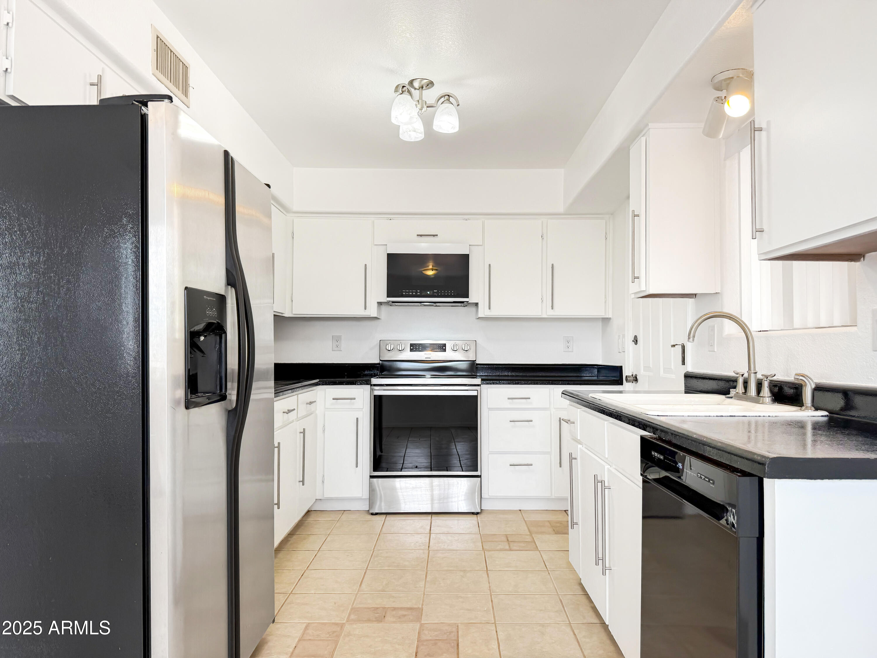 2428 N CALLE QUINTO --