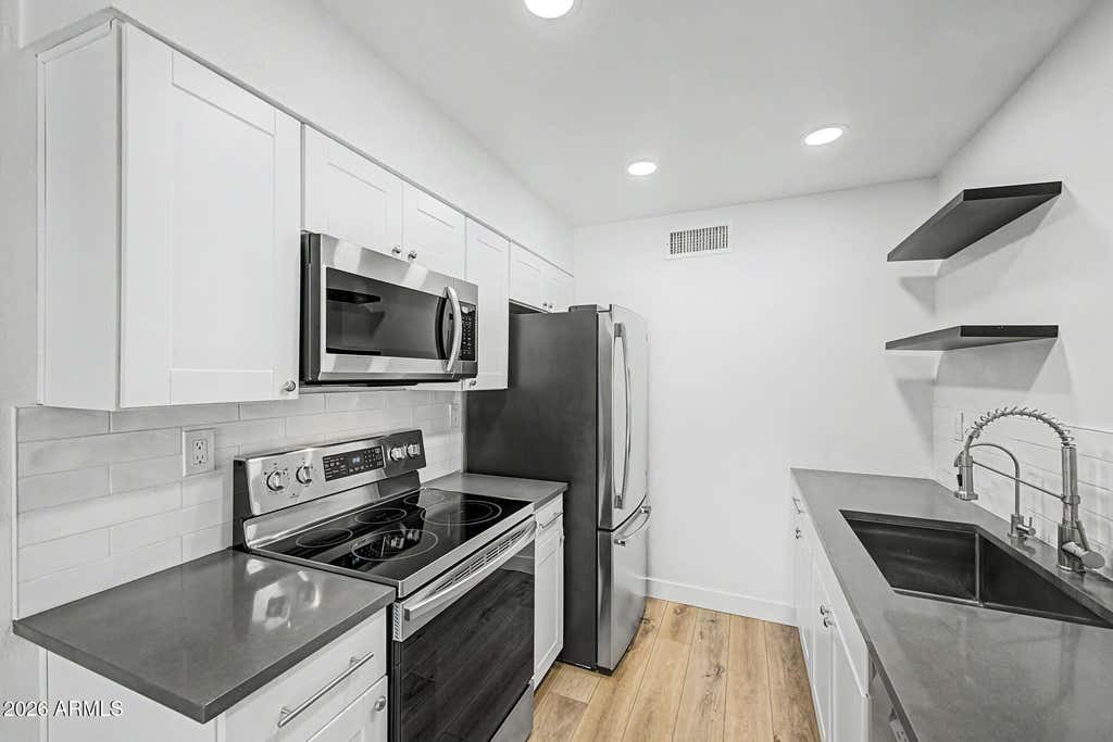 Photo of 5631 S Bounty Court #B, Tempe, AZ 85283 (MLS # 7068987)
