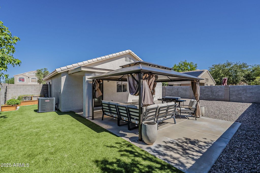 Photo of 7181 W Citrus Way, Glendale, AZ 85303 (MLS # 6927202)
