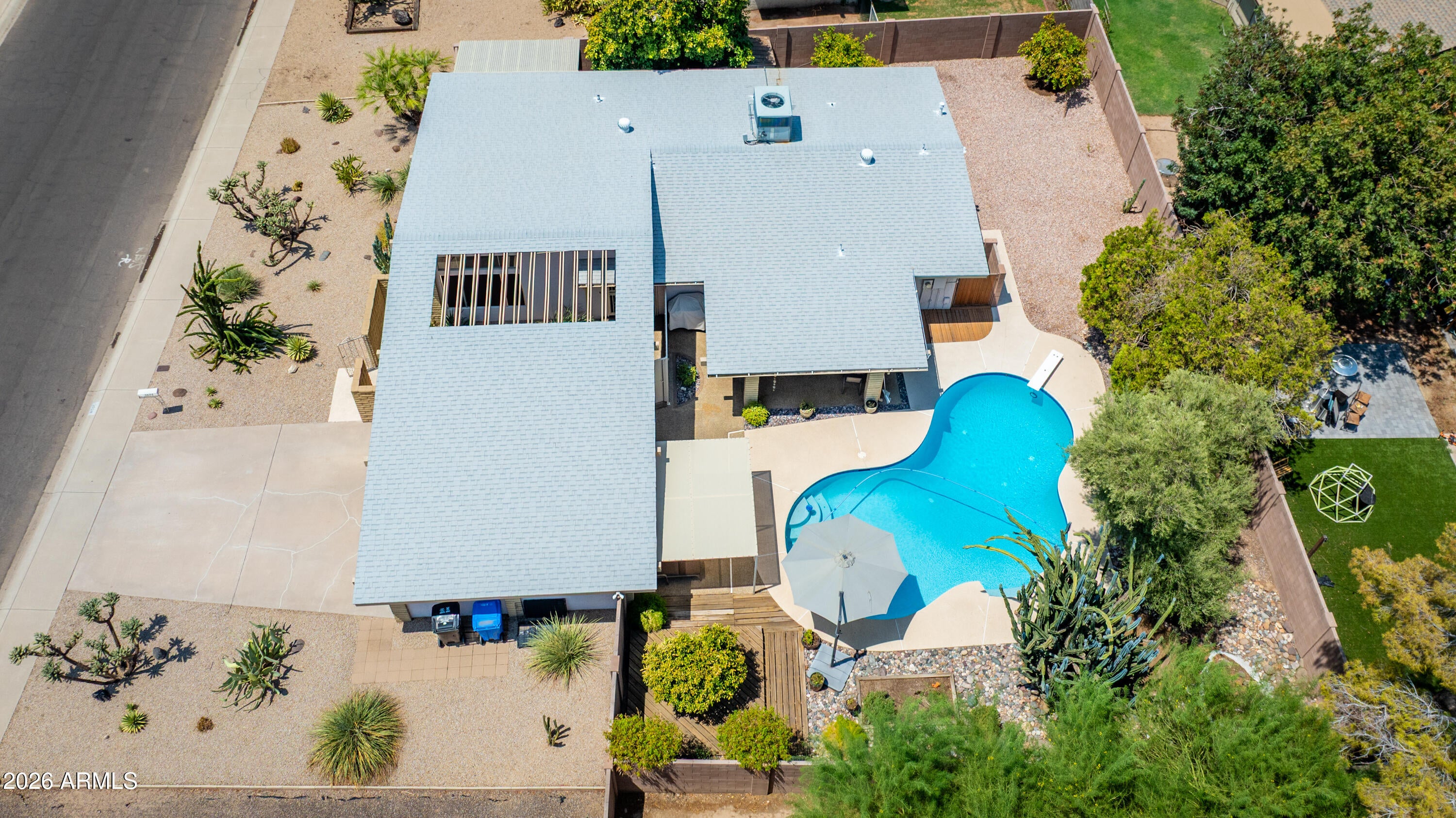 3024 W DESERT COVE Avenue