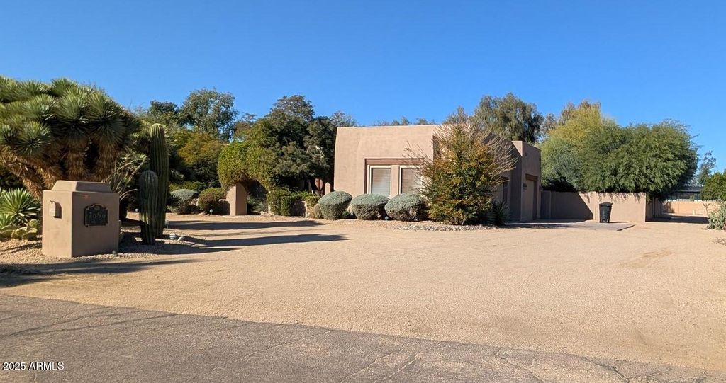 Photo of 7656 E Wood Drive, Scottsdale, AZ 85260 (MLS # 6971393)