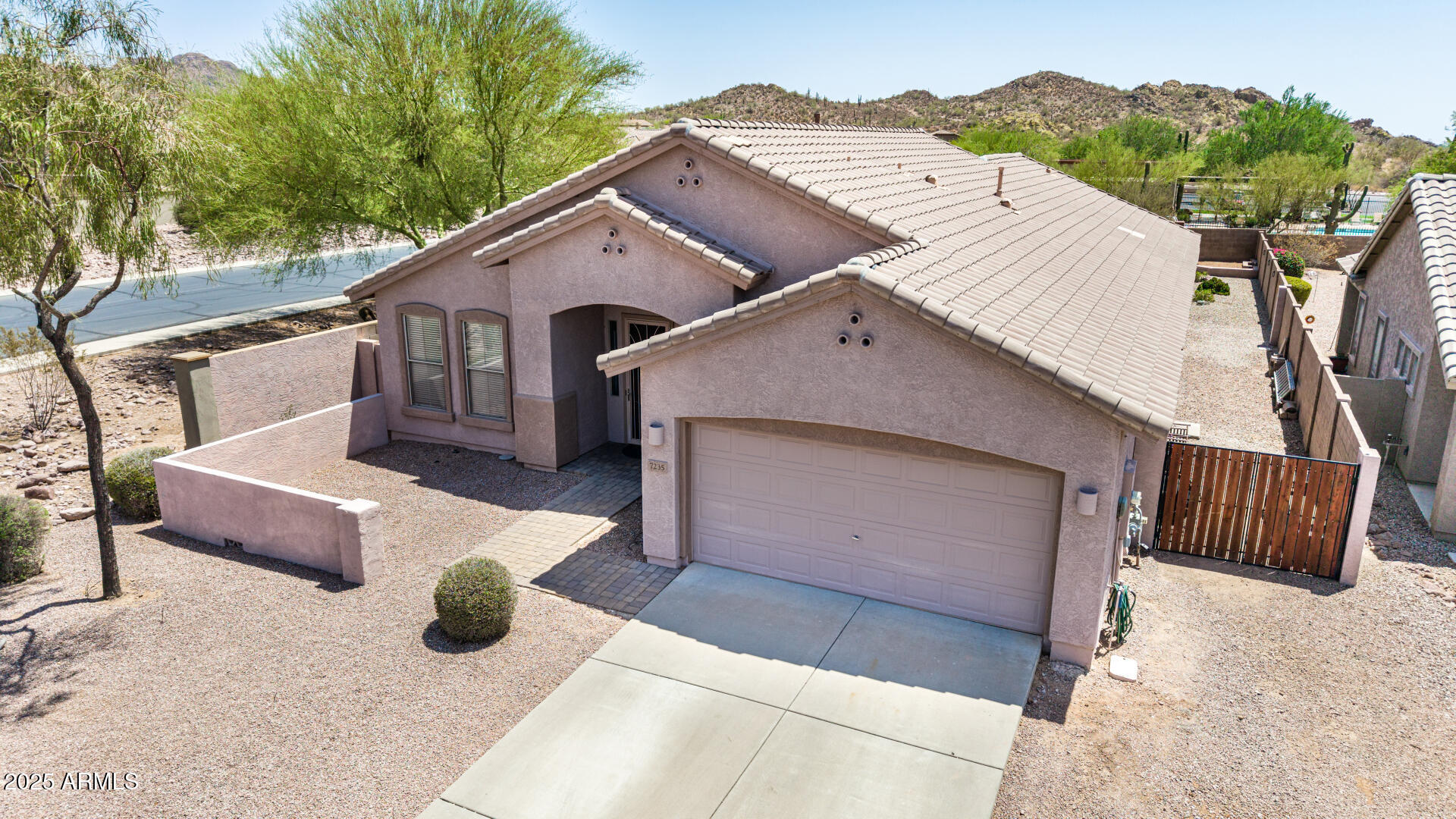 7235 E DESERT HONEYSUCKLE Drive