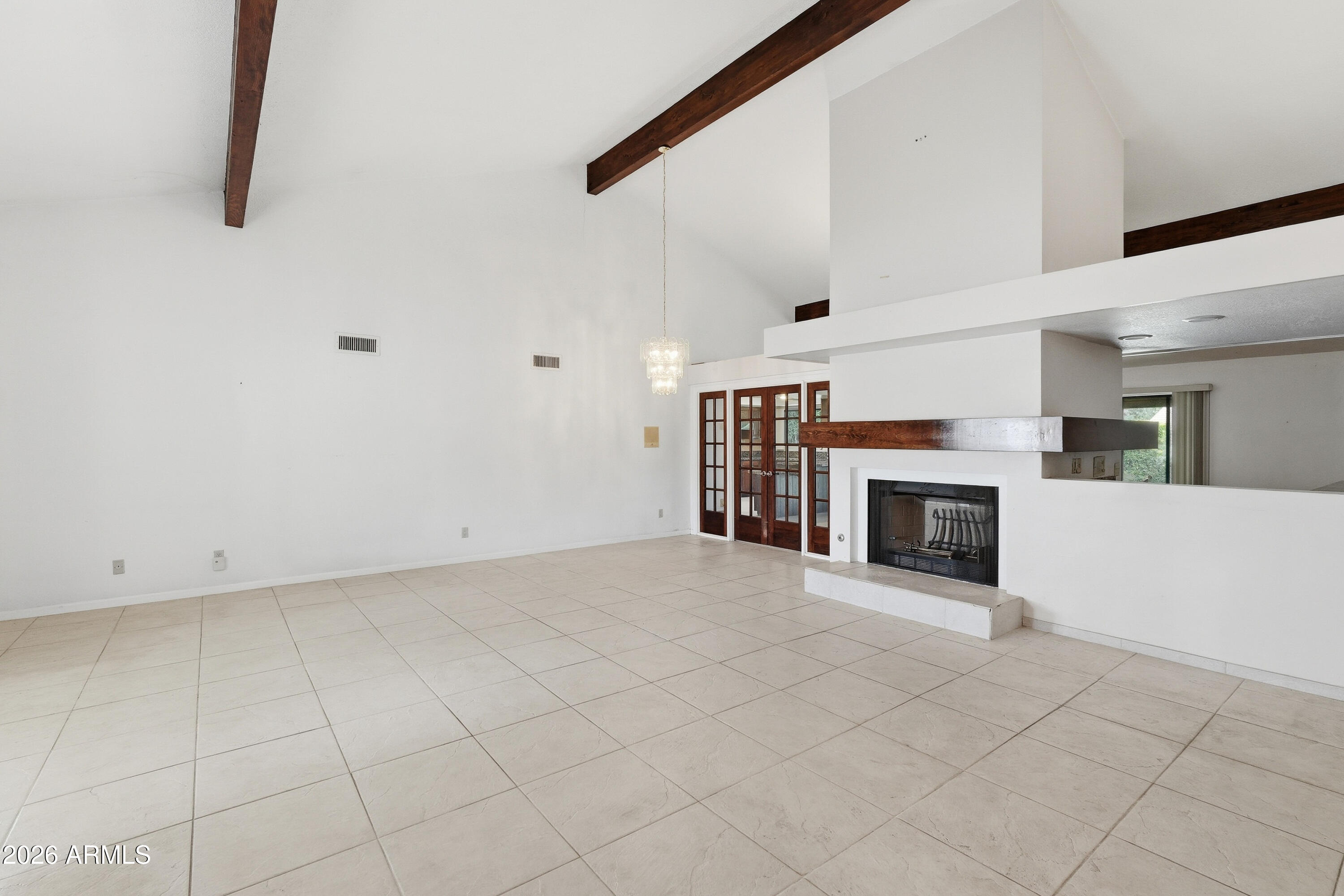 1204 E COMMODORE Place
