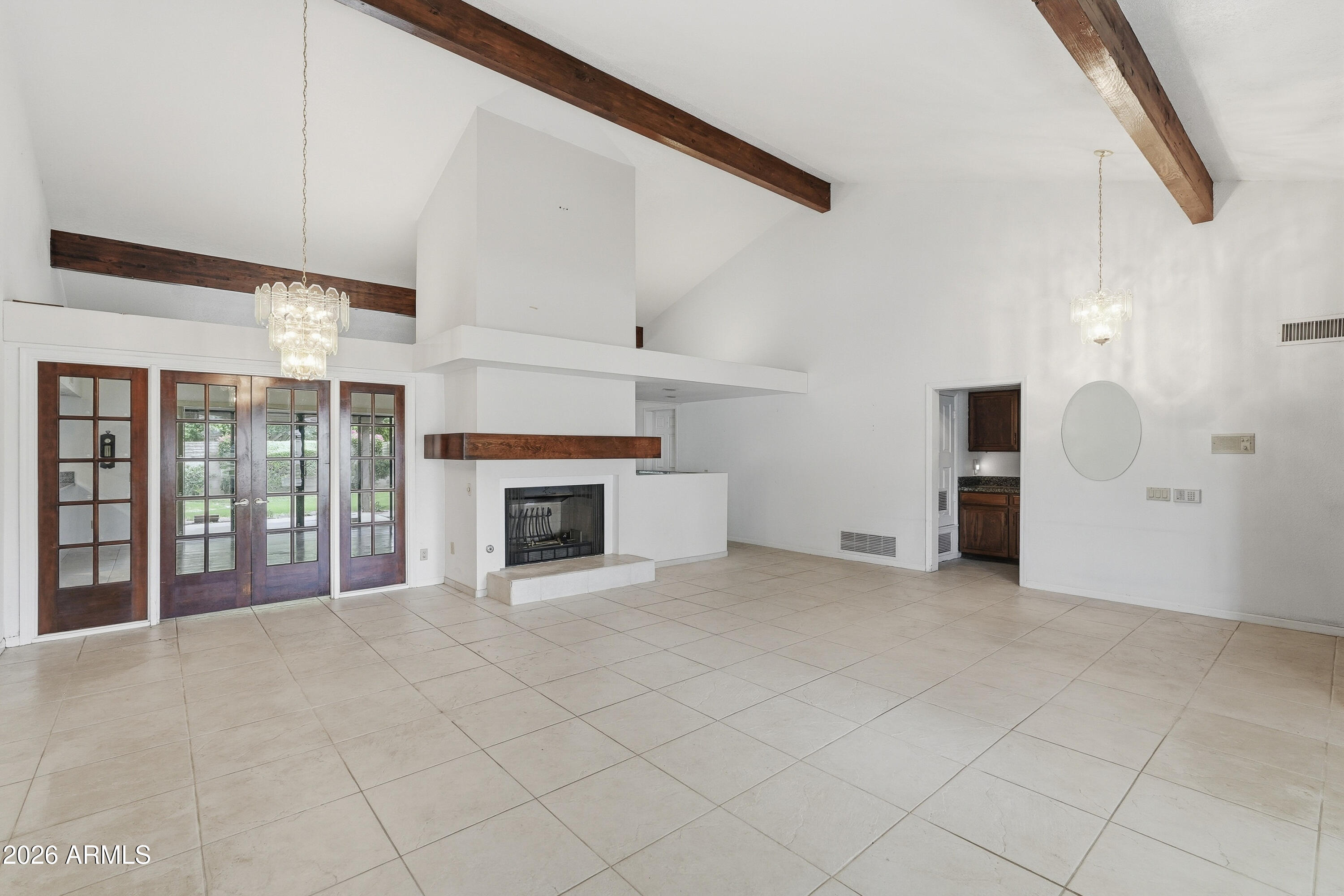 1204 E COMMODORE Place