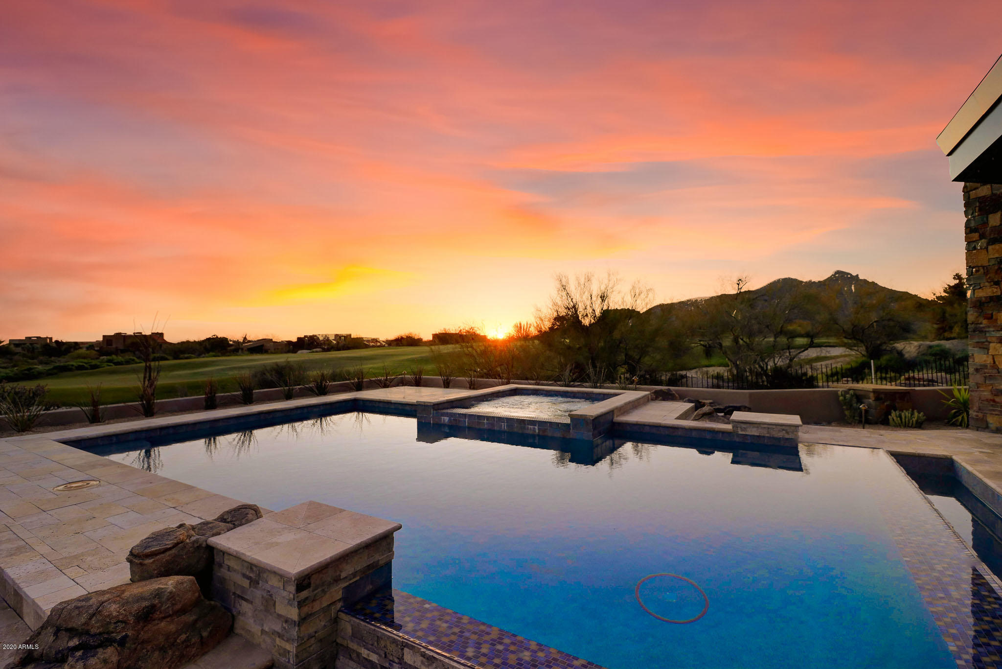 BOULDERS - Residential