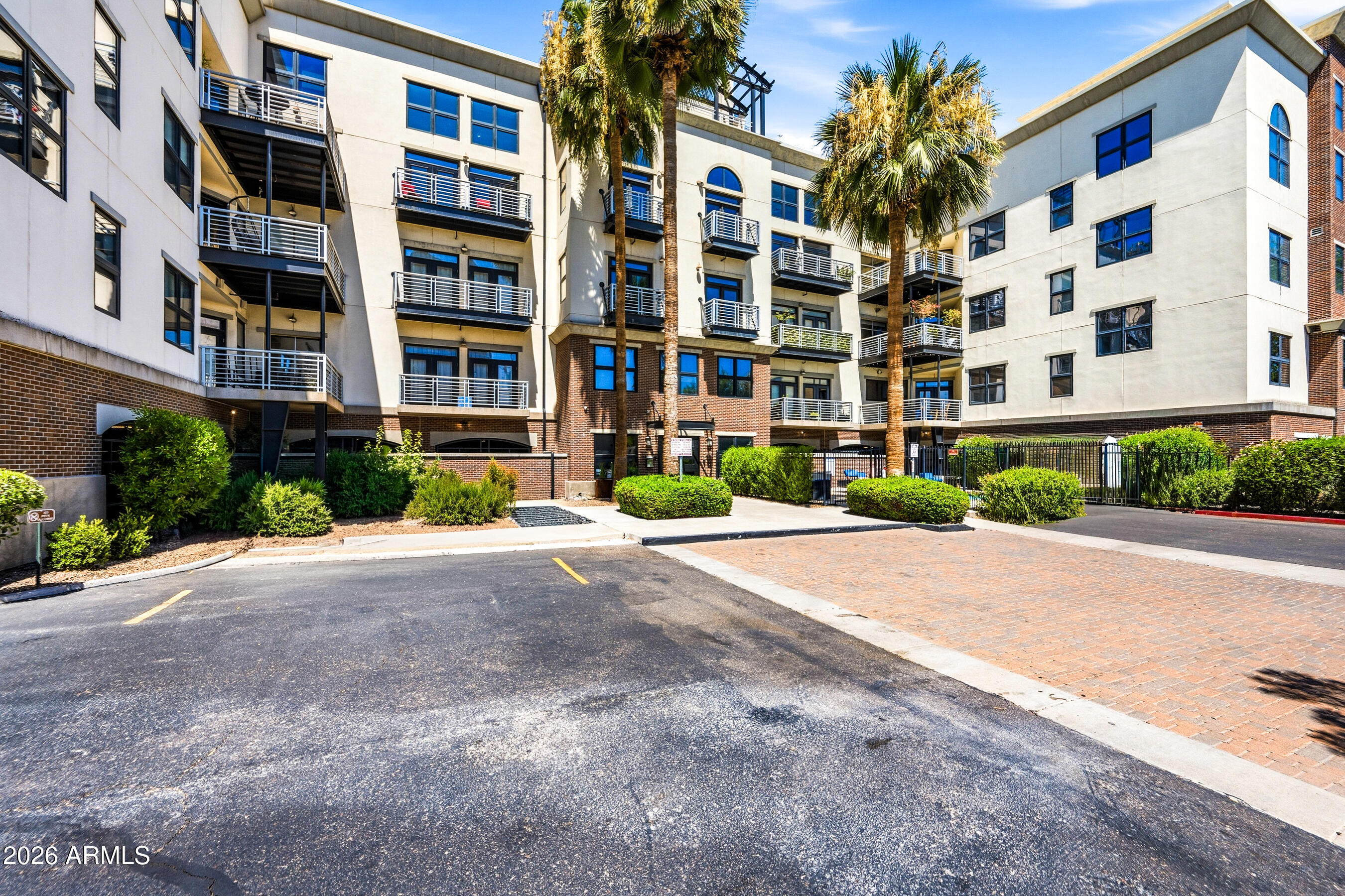 914 E OSBORN Road 416
