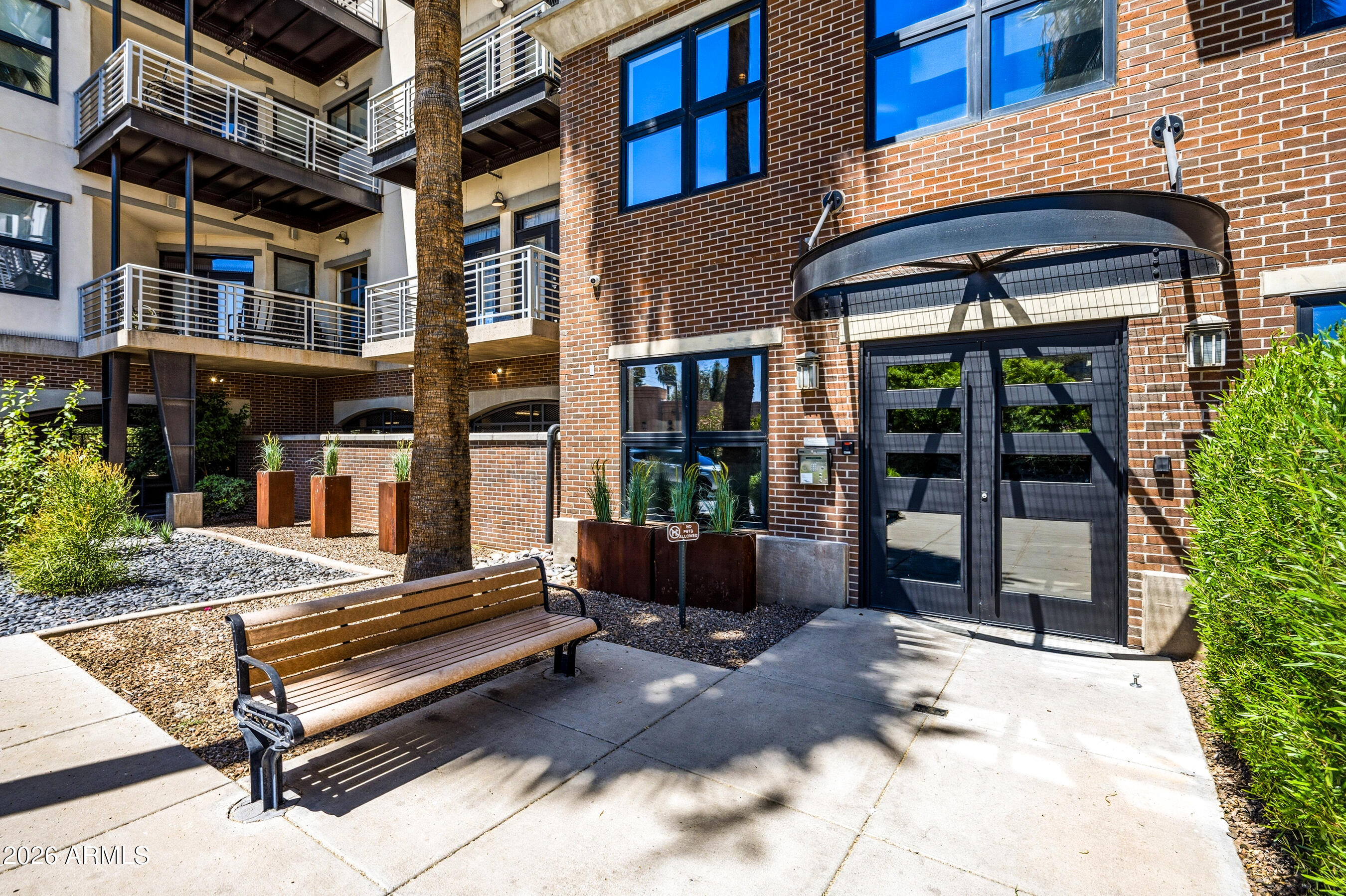 914 E OSBORN Road 416