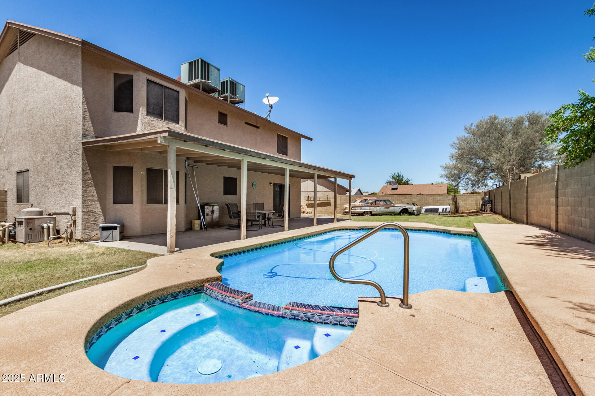 8004 W SIERRA VISTA Drive