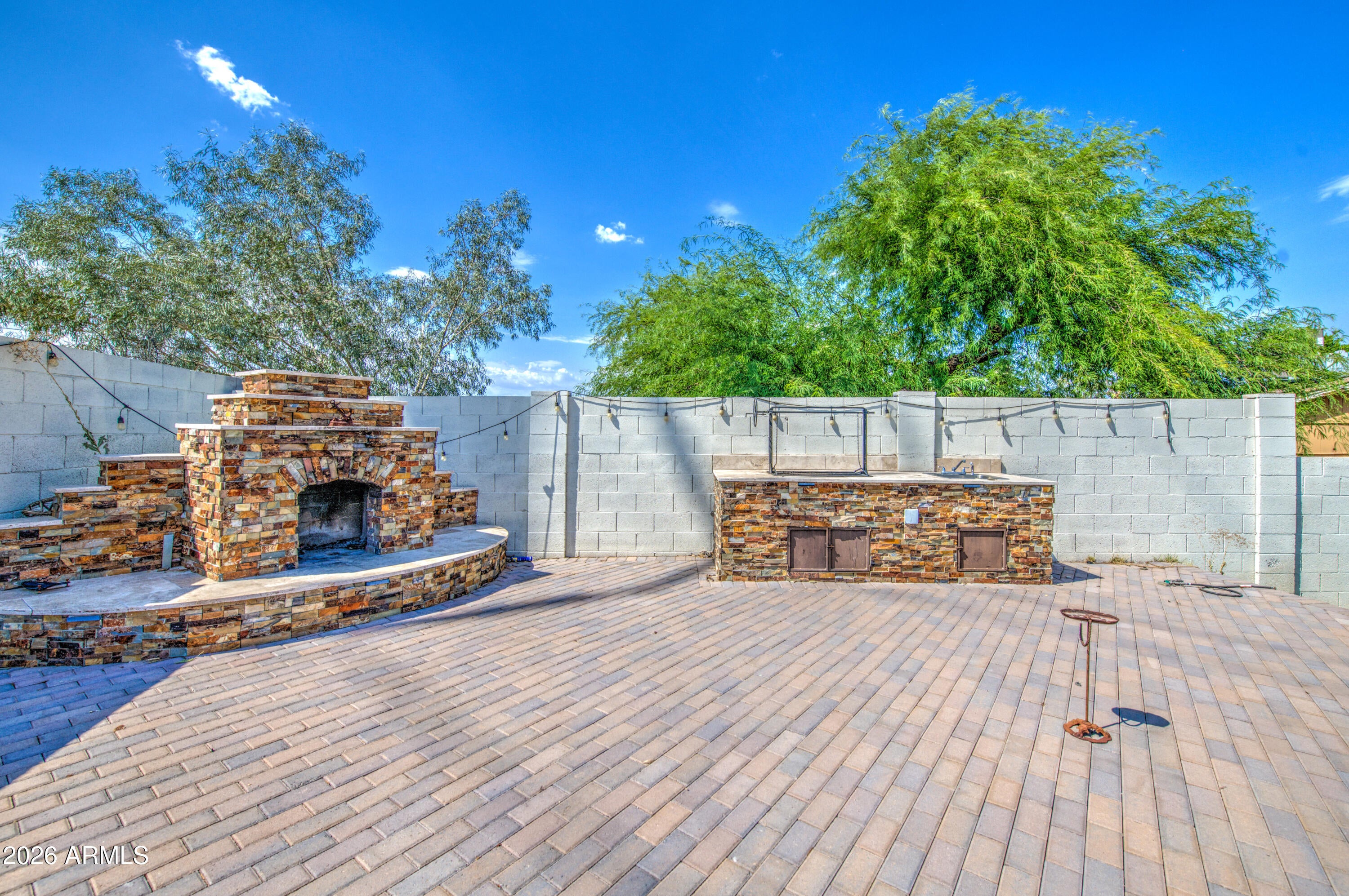1238 W AUBURN Drive