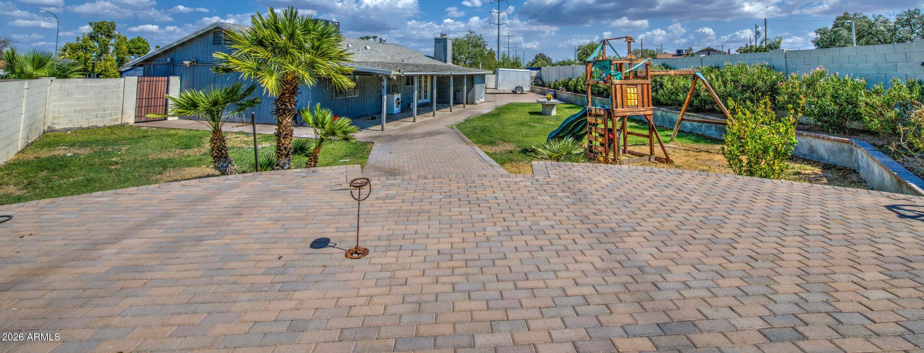 1238 W AUBURN Drive