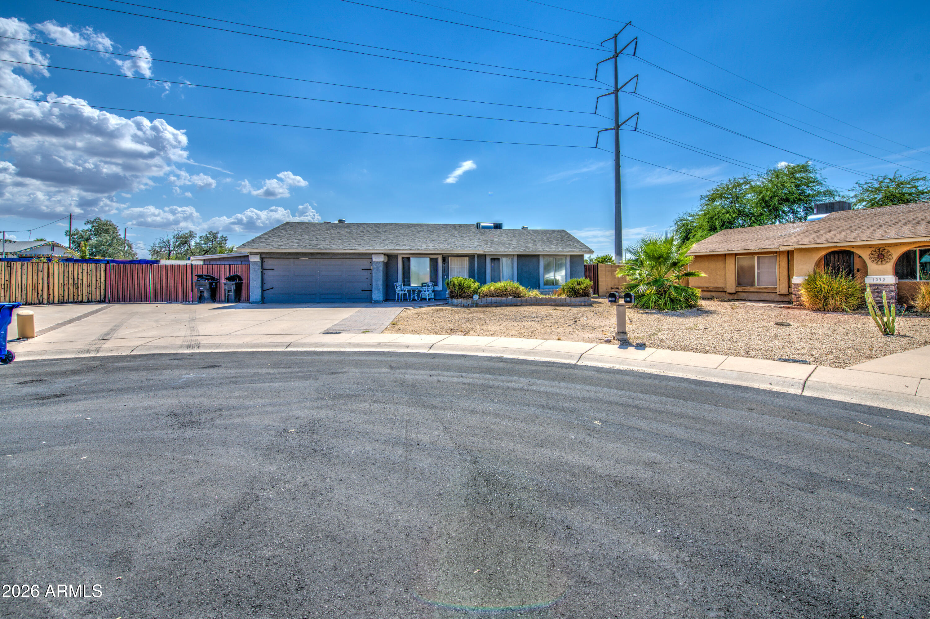 1238 W AUBURN Drive