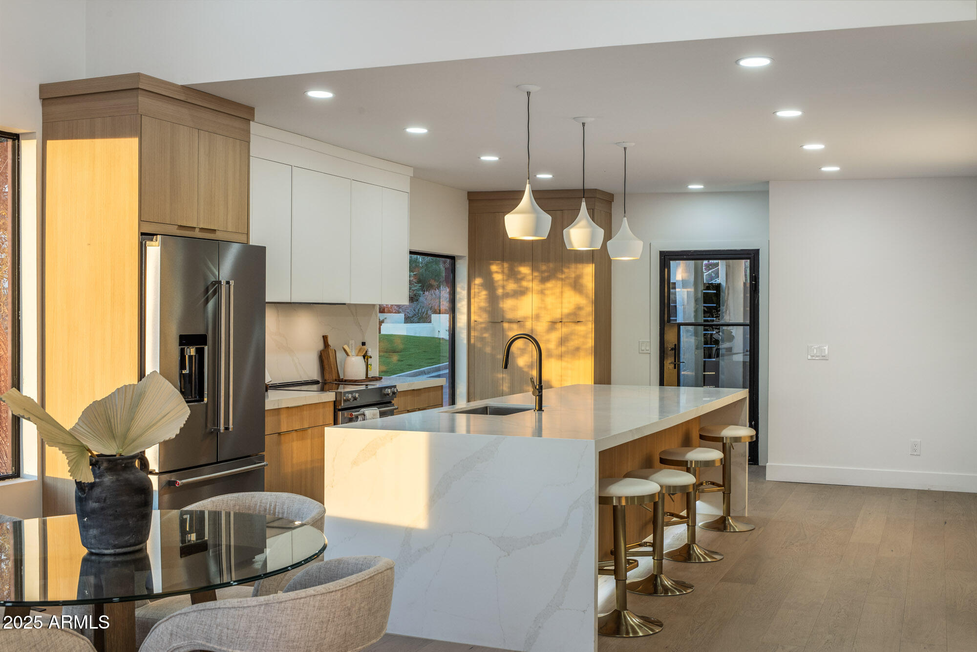 3800 E LINCOLN Drive 43