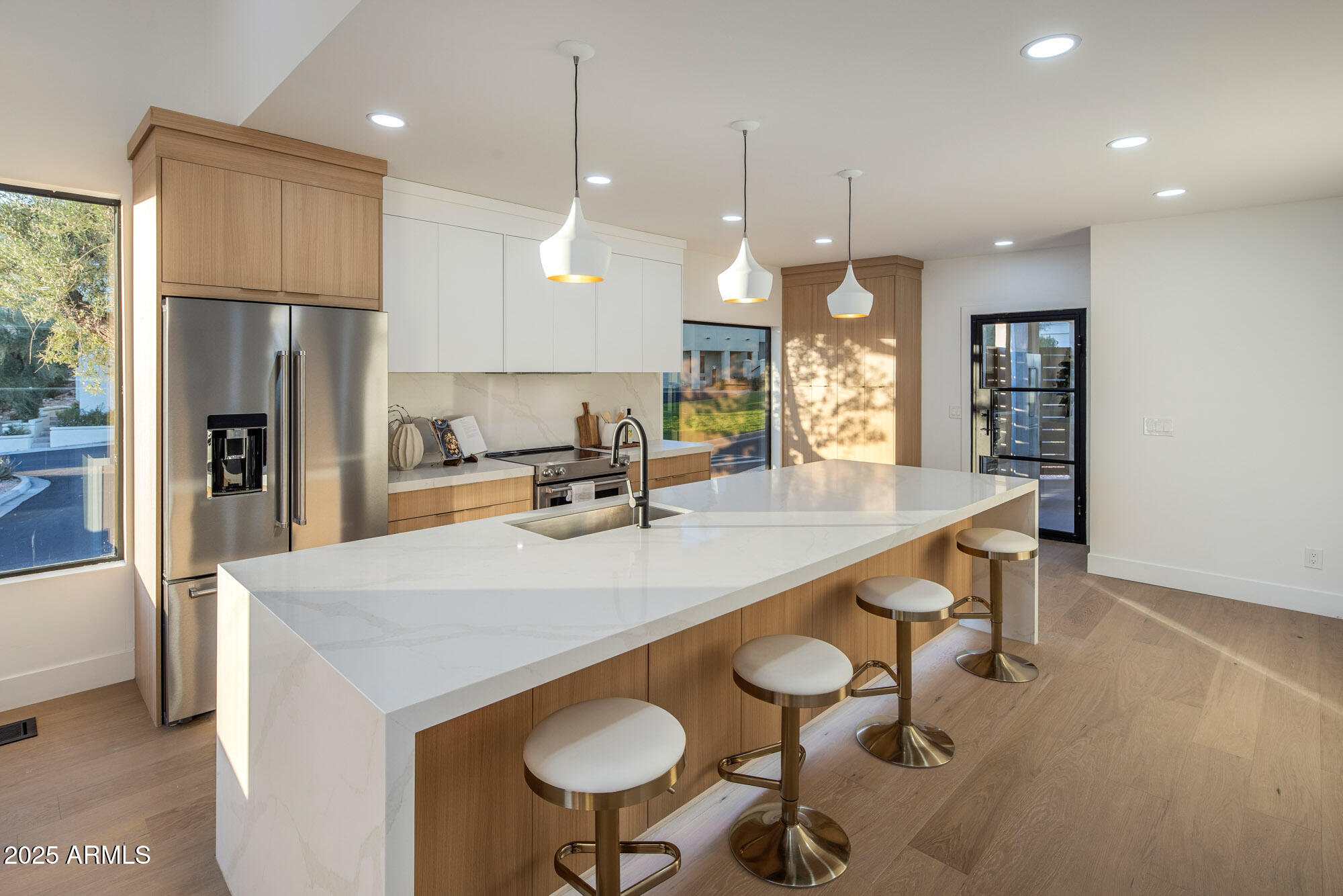 3800 E LINCOLN Drive 43