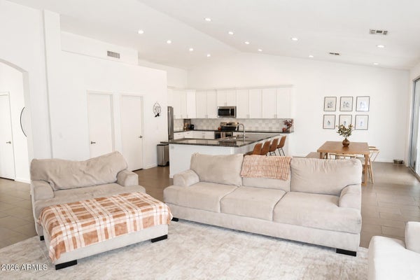 642 E IRONWOOD DR, CHANDLER, AZ 85225 - Image 2cc8fbe53638abd4dc73bef6228d8461/2802486246