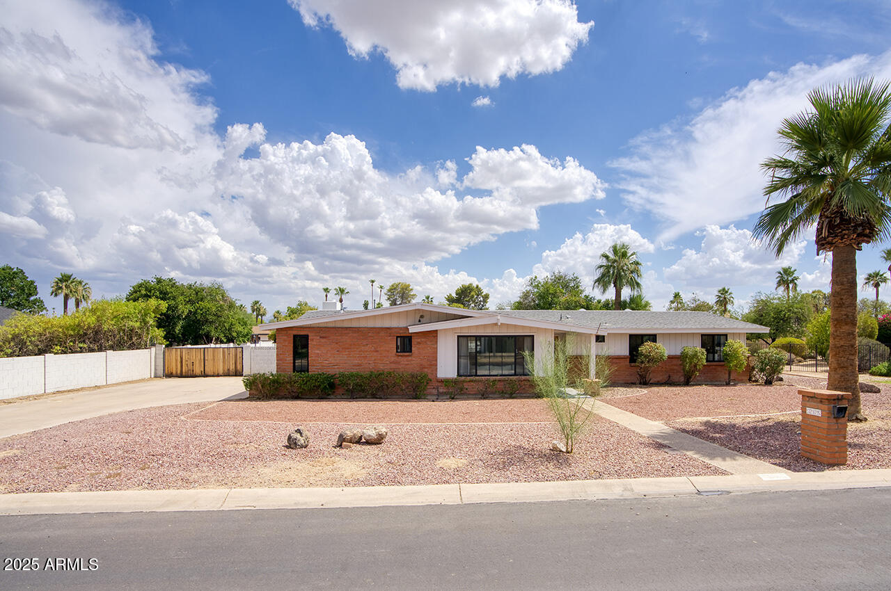 315 W LLANO Drive