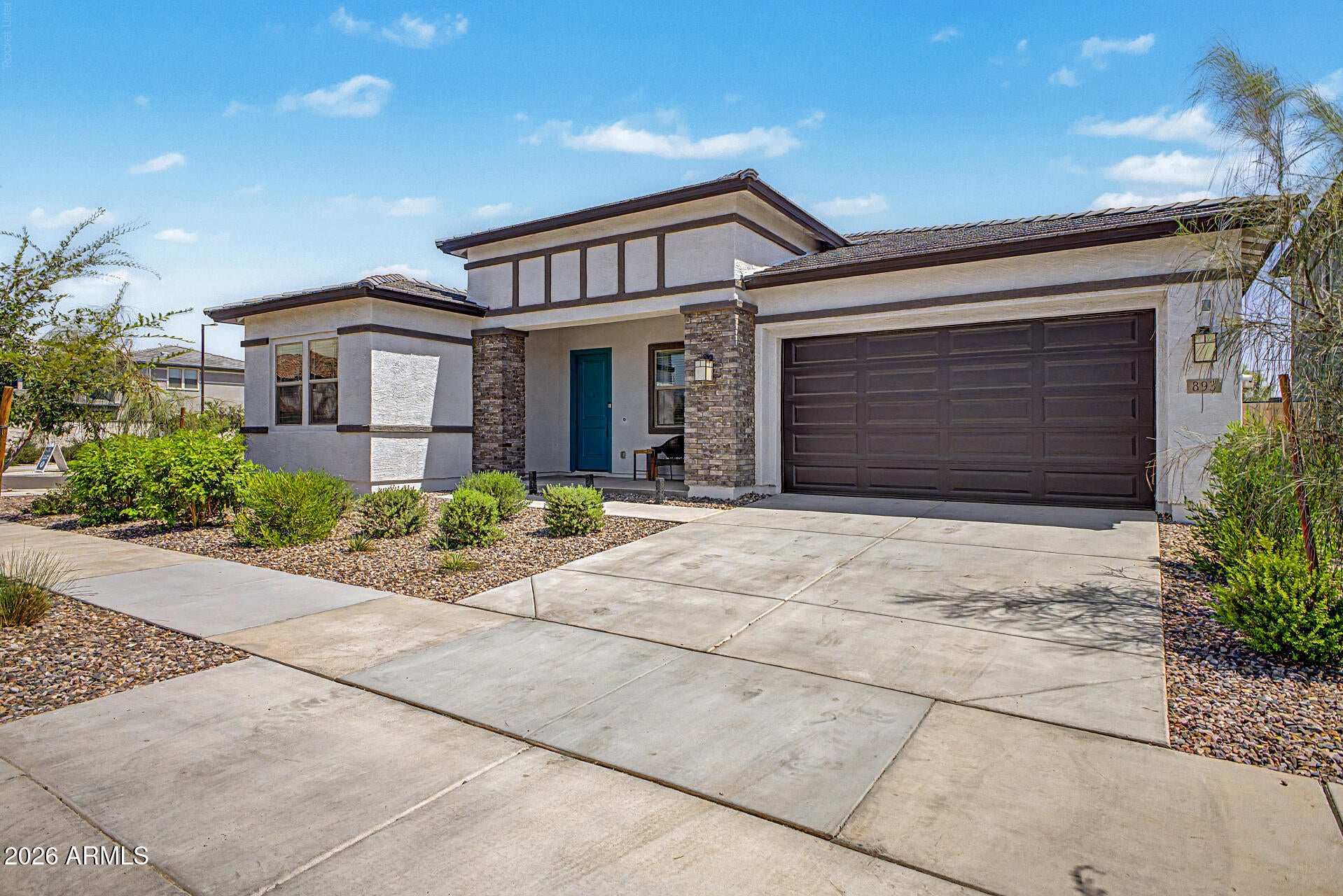 893 W SUPERSTITION Drive
