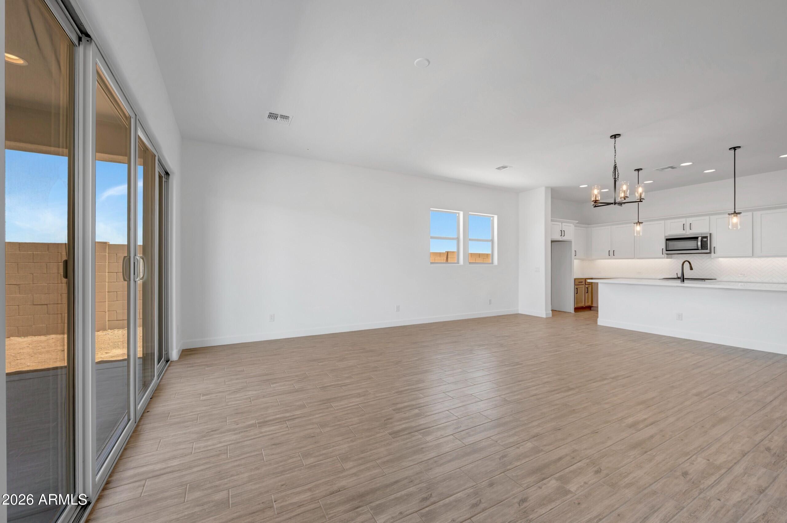 2942 E MANZANILA Avenue