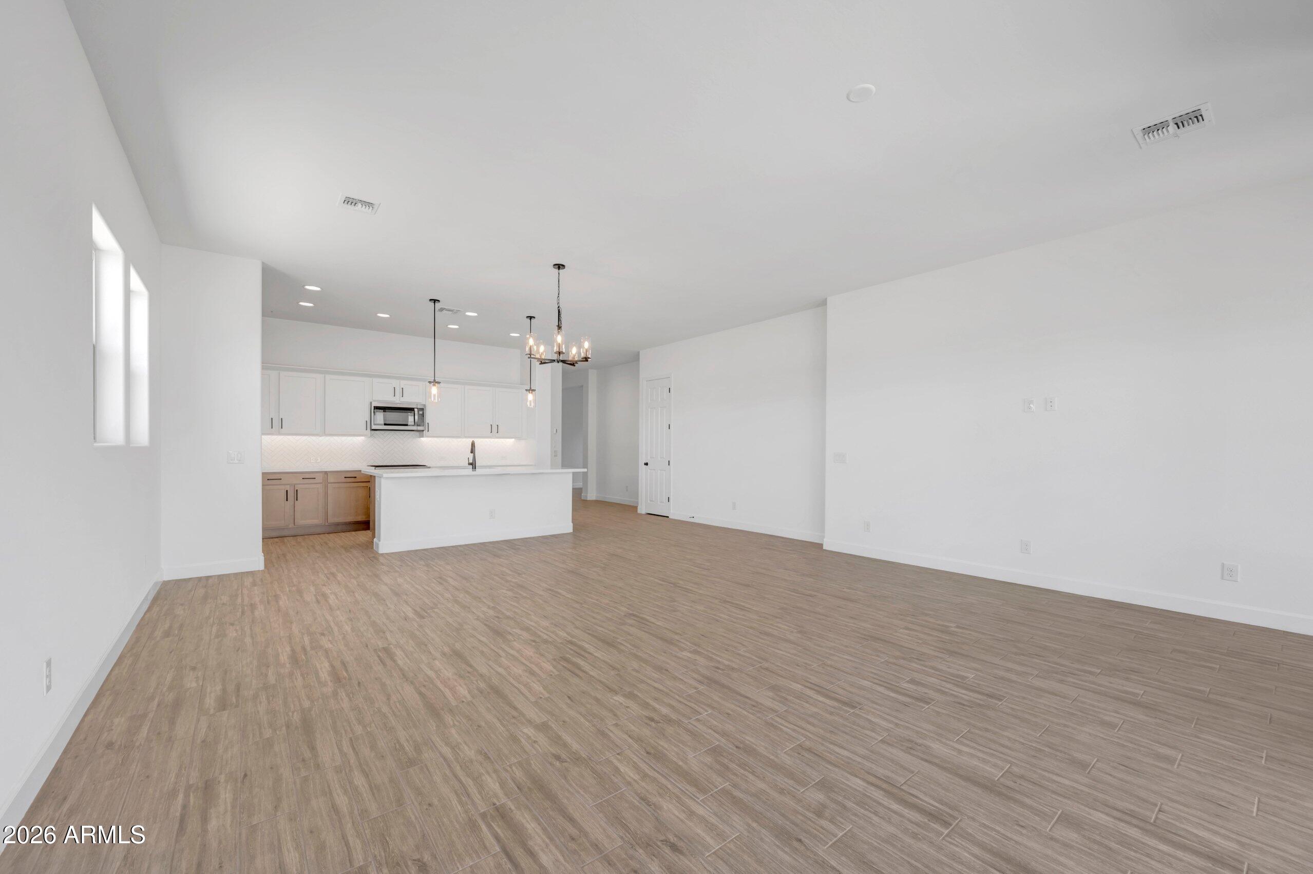 2942 E MANZANILA Avenue
