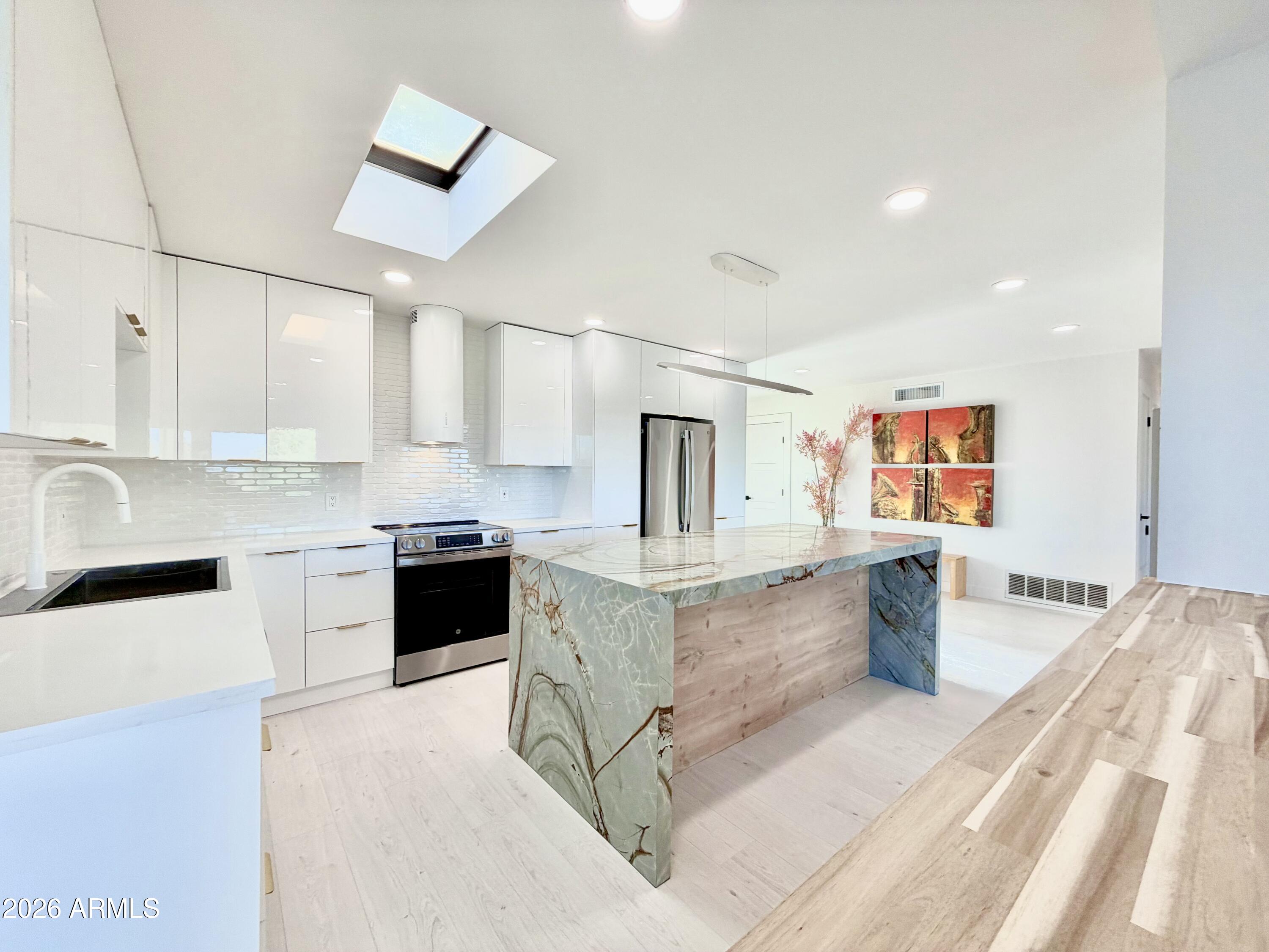 11417 N CAMERON Court