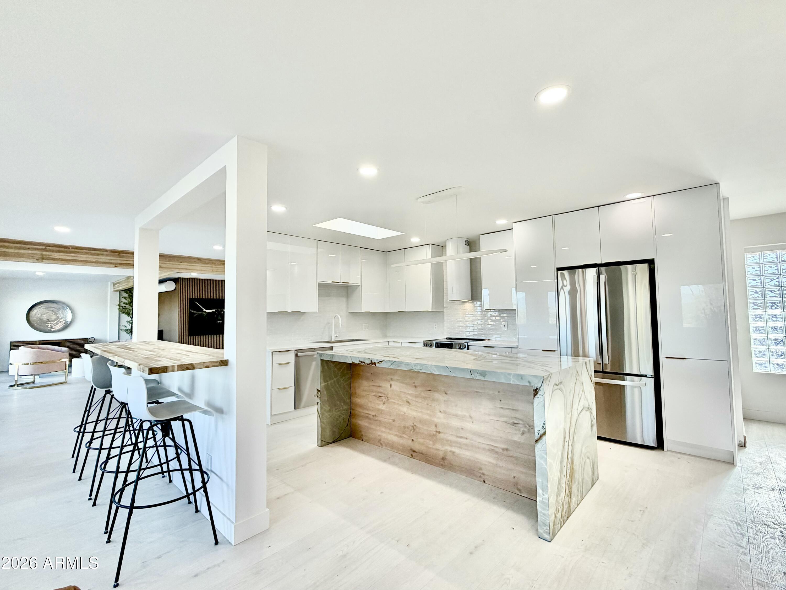 11417 N CAMERON Court