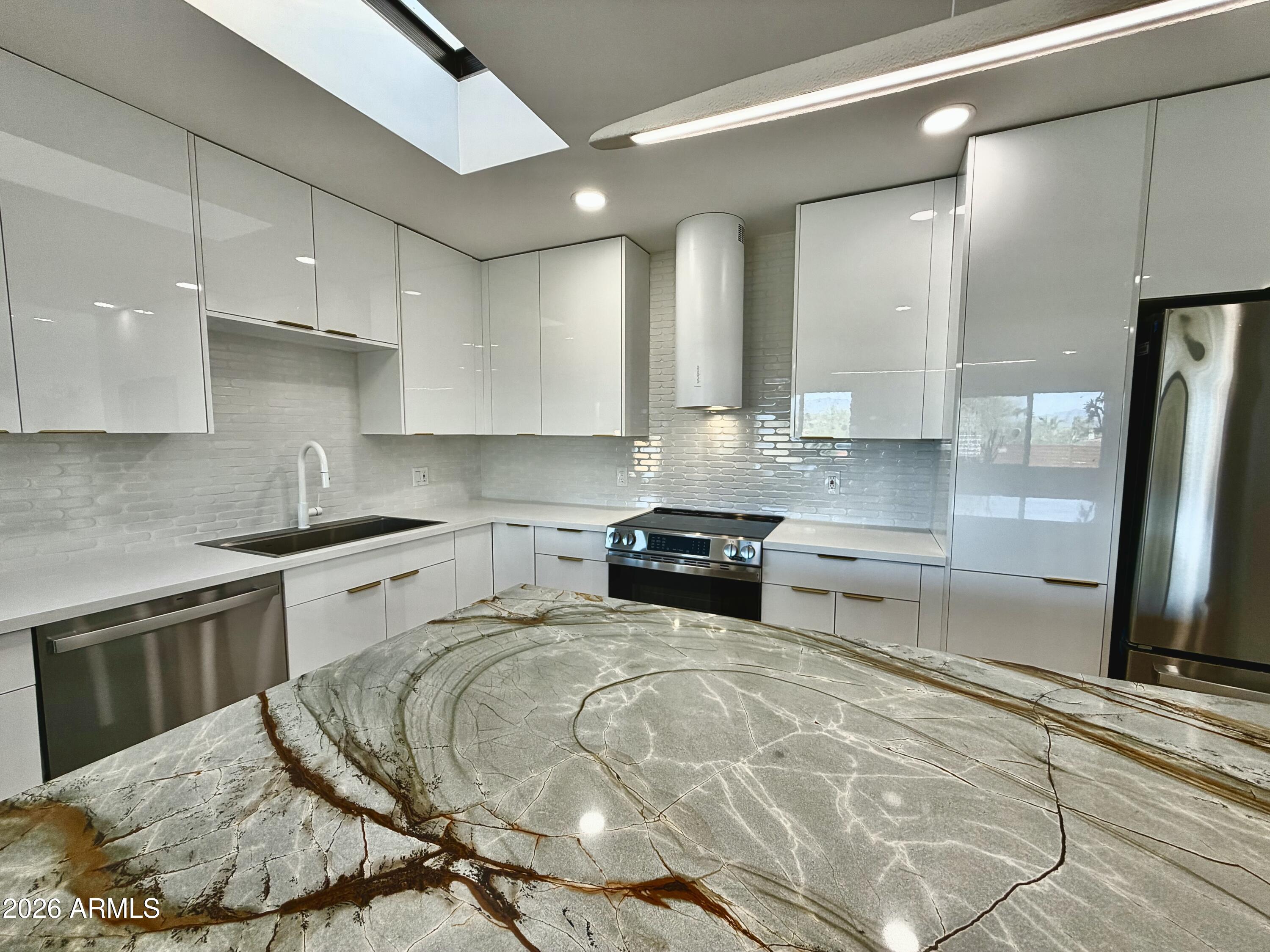 11417 N CAMERON Court