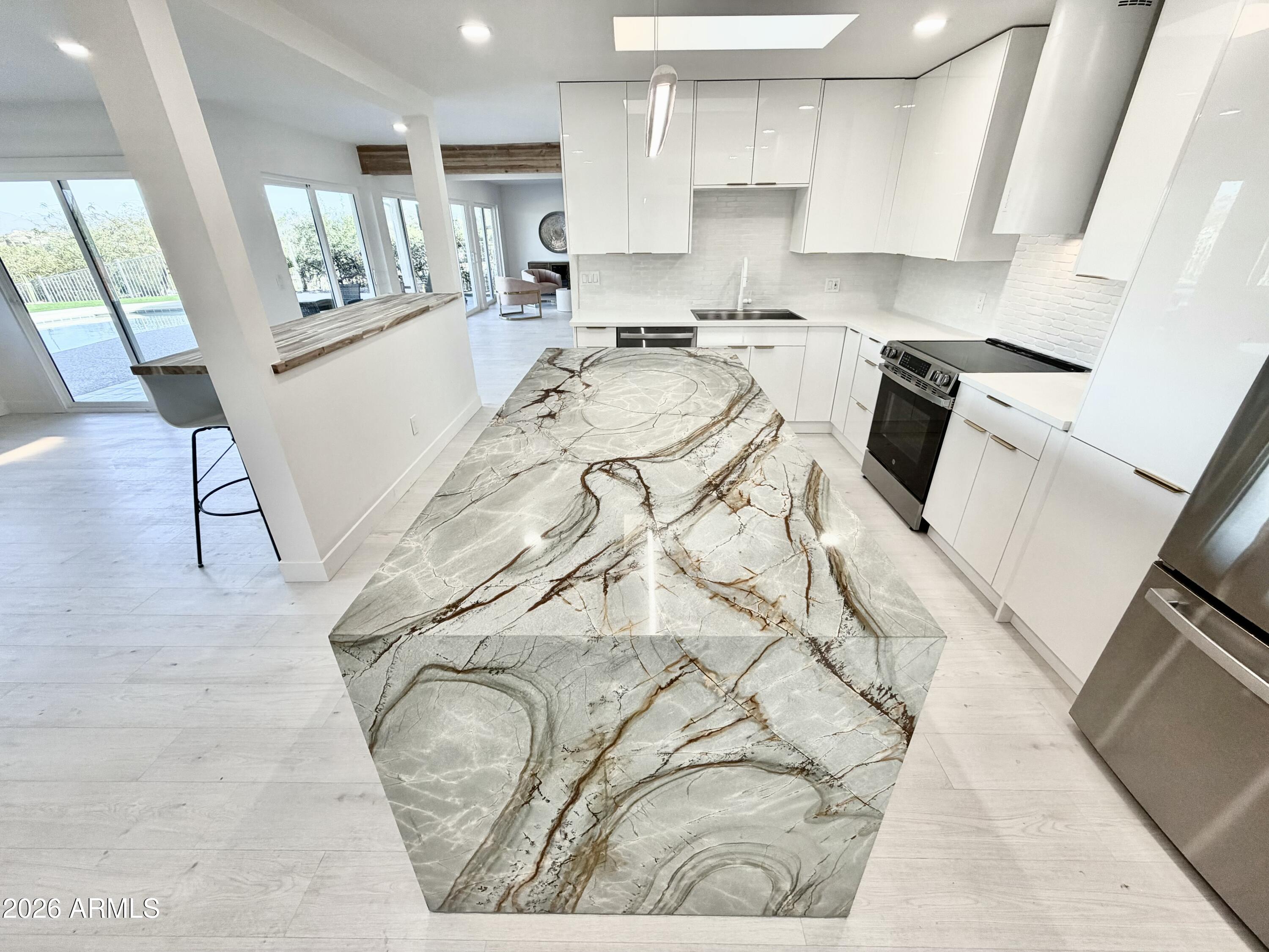 11417 N CAMERON Court