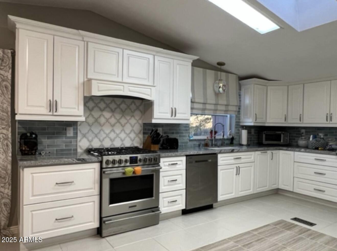 5824 E MONTGOMERY Road