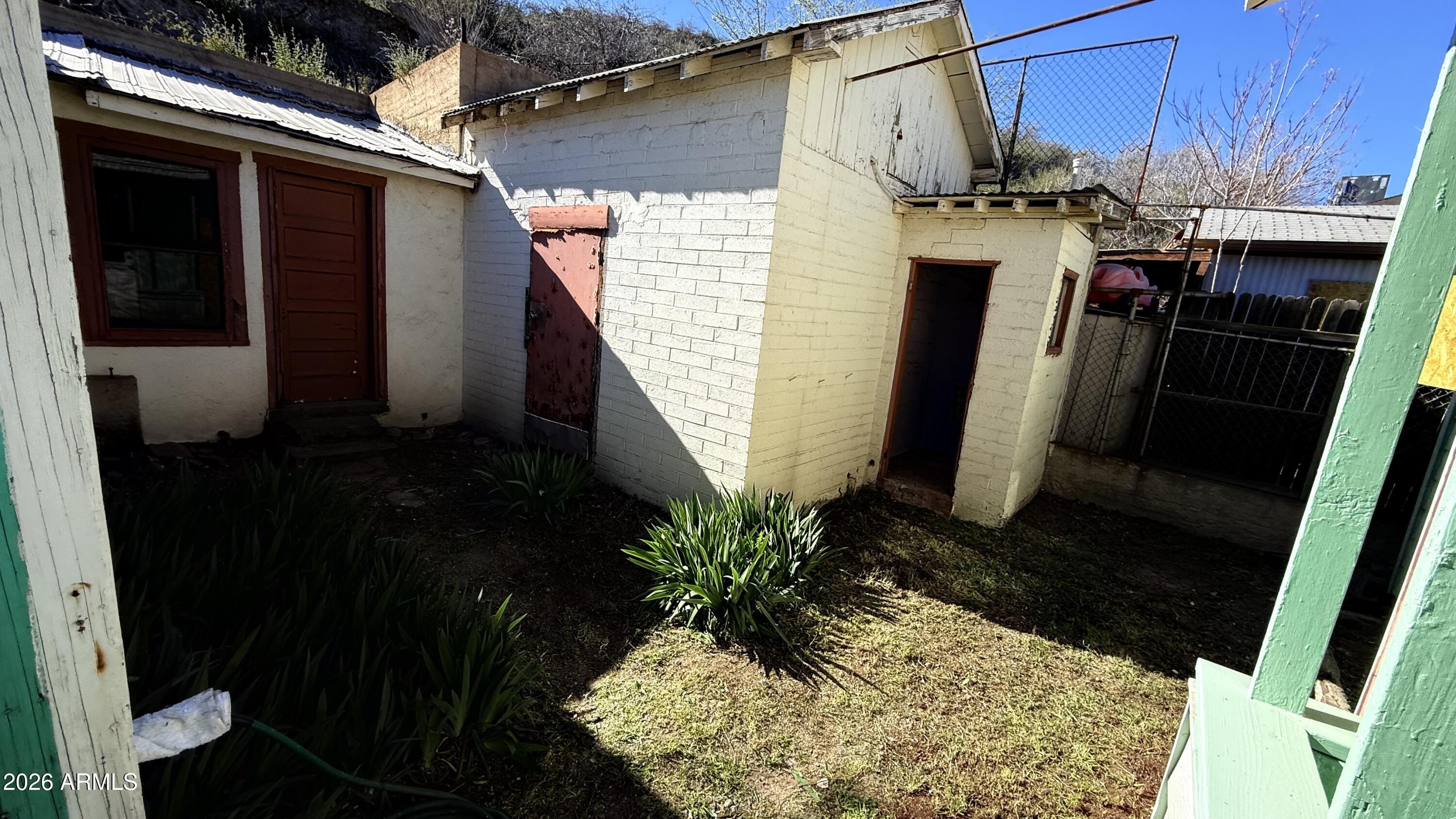 264 N CHISHOLM Avenue