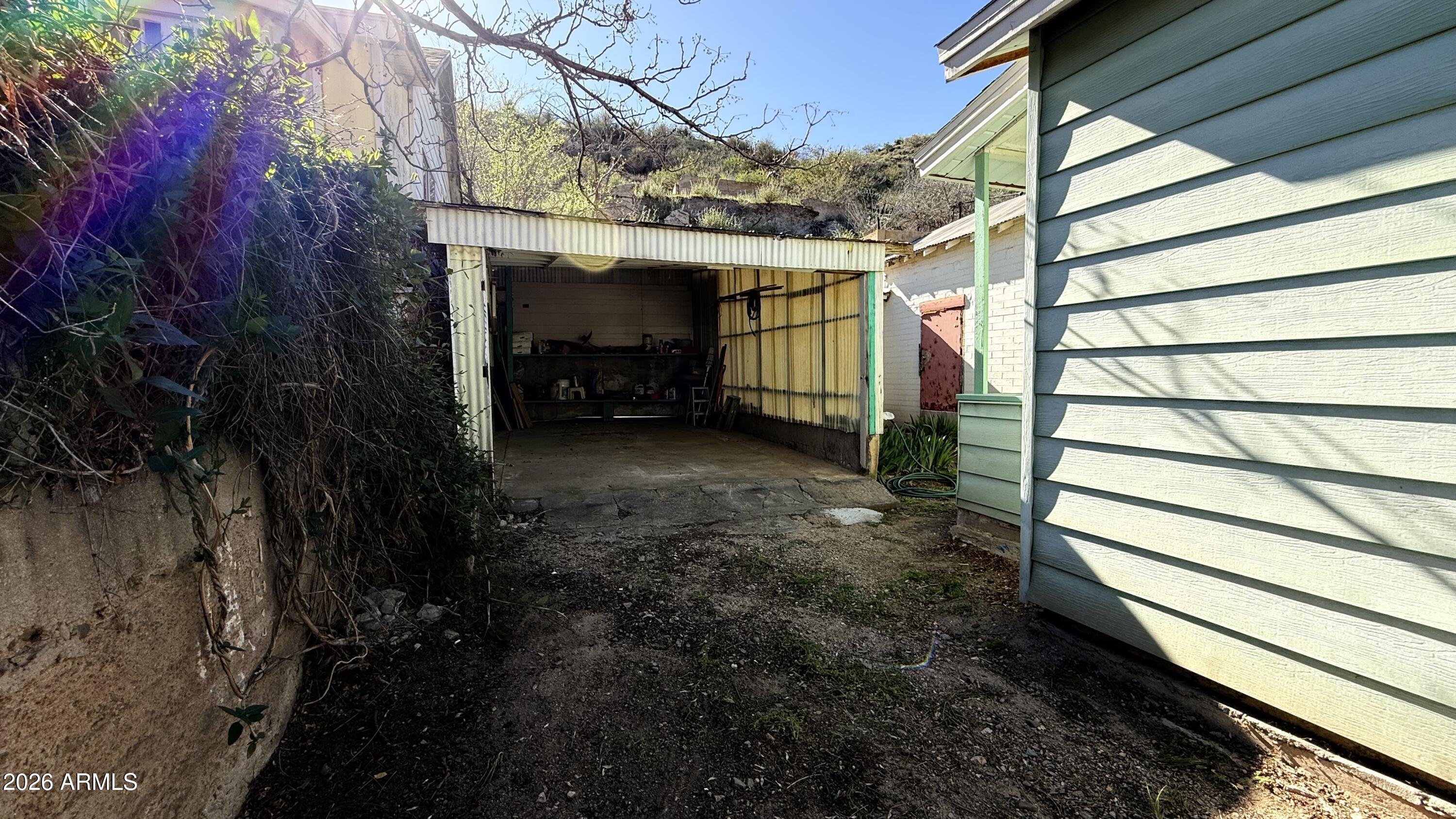 264 N CHISHOLM Avenue