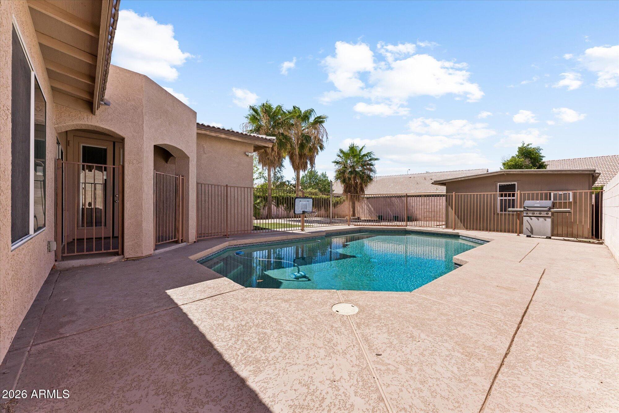 Properties 4 1432 W PARK Avenue
