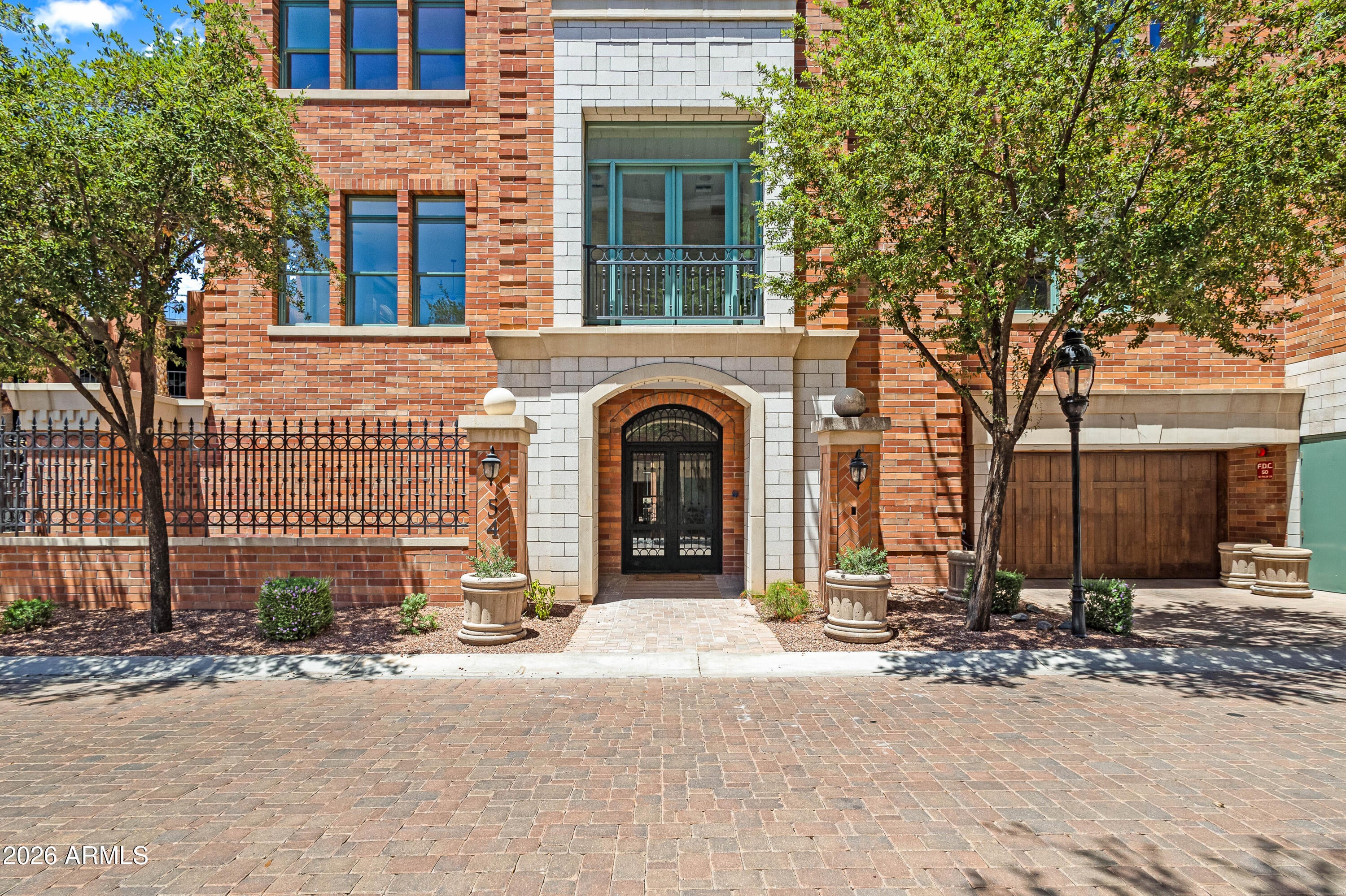 54 W PALM Lane