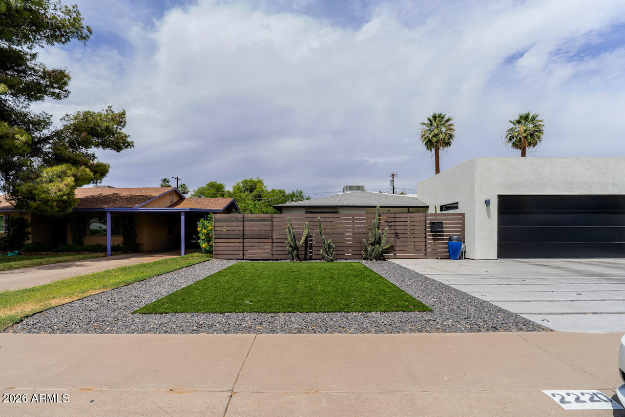 2220 E WELDON Avenue