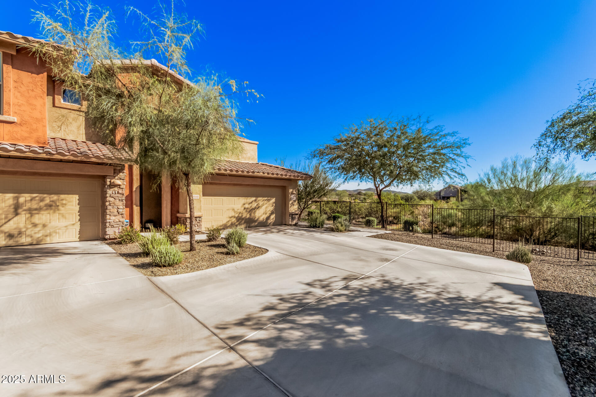 2425 W BRONCO BUTTE Trail 2010