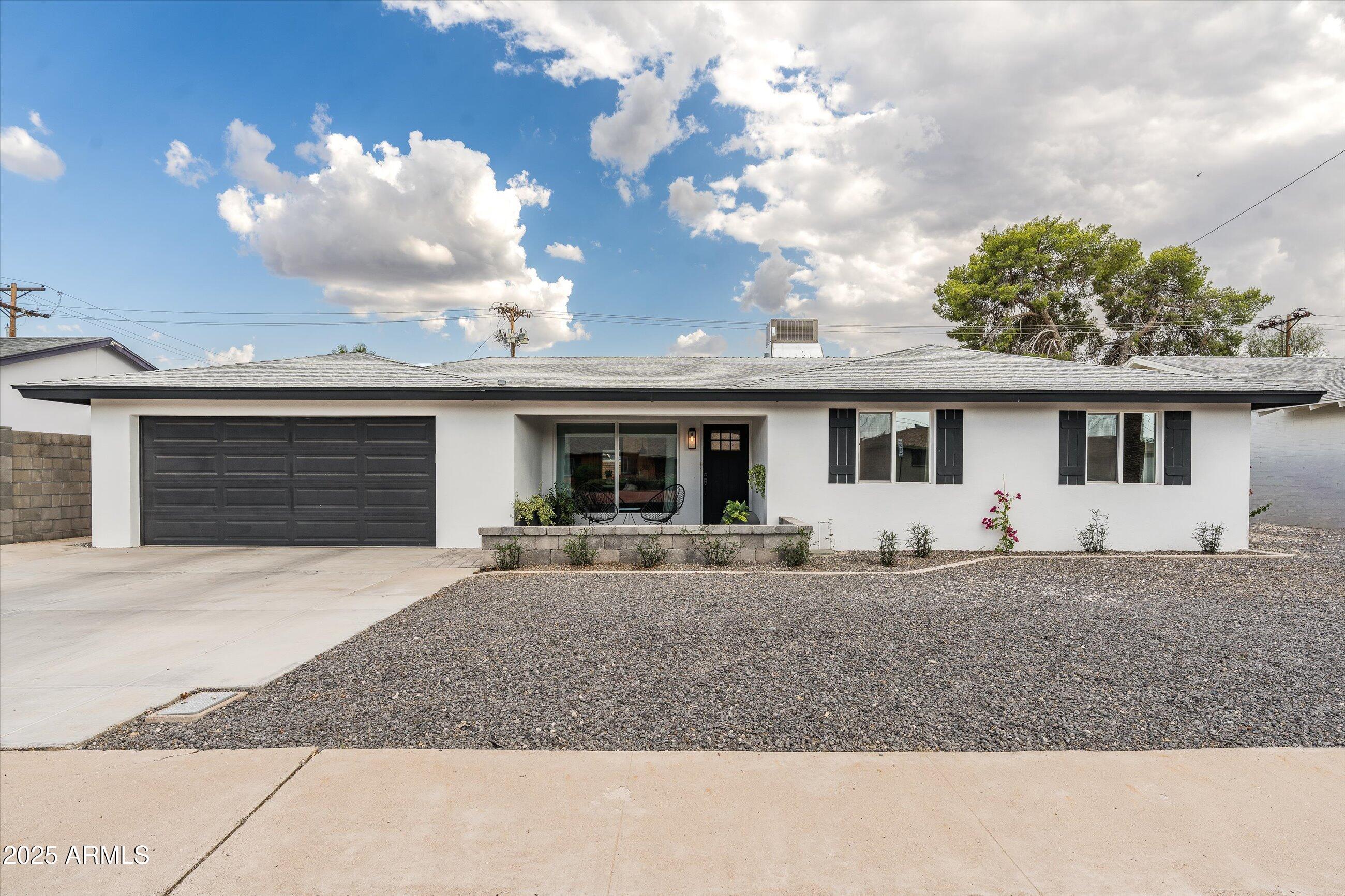 8341 E HUBBELL Street