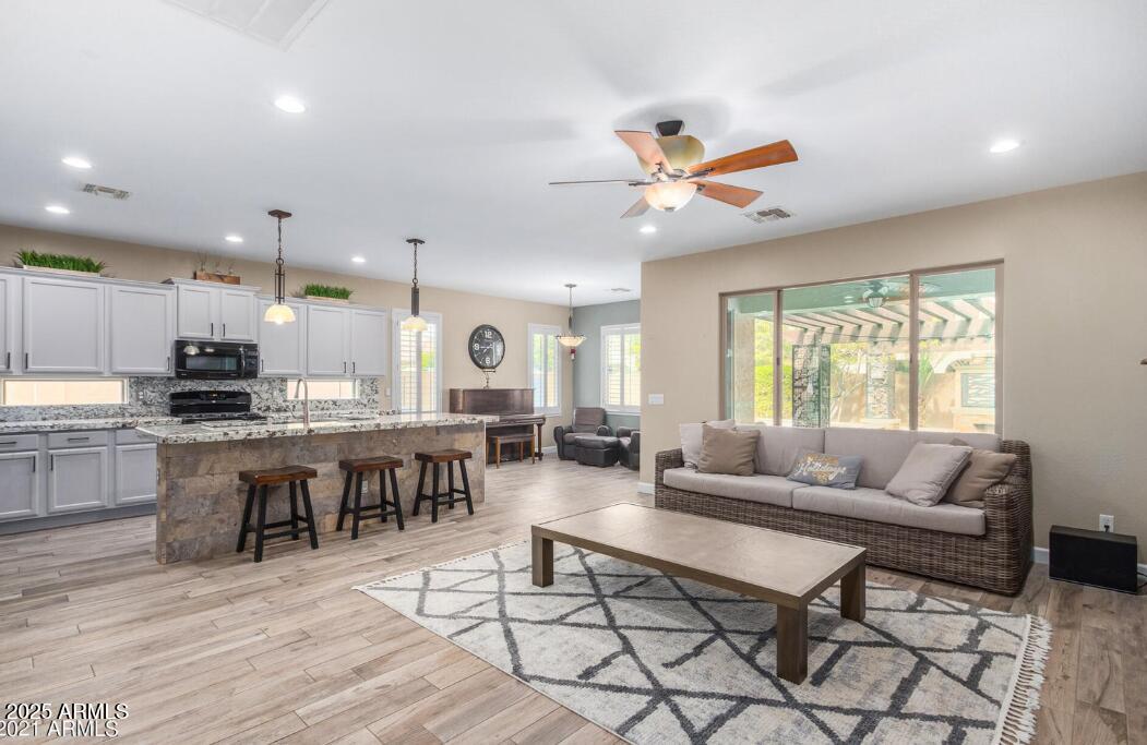 3556 E BARTLETT Place