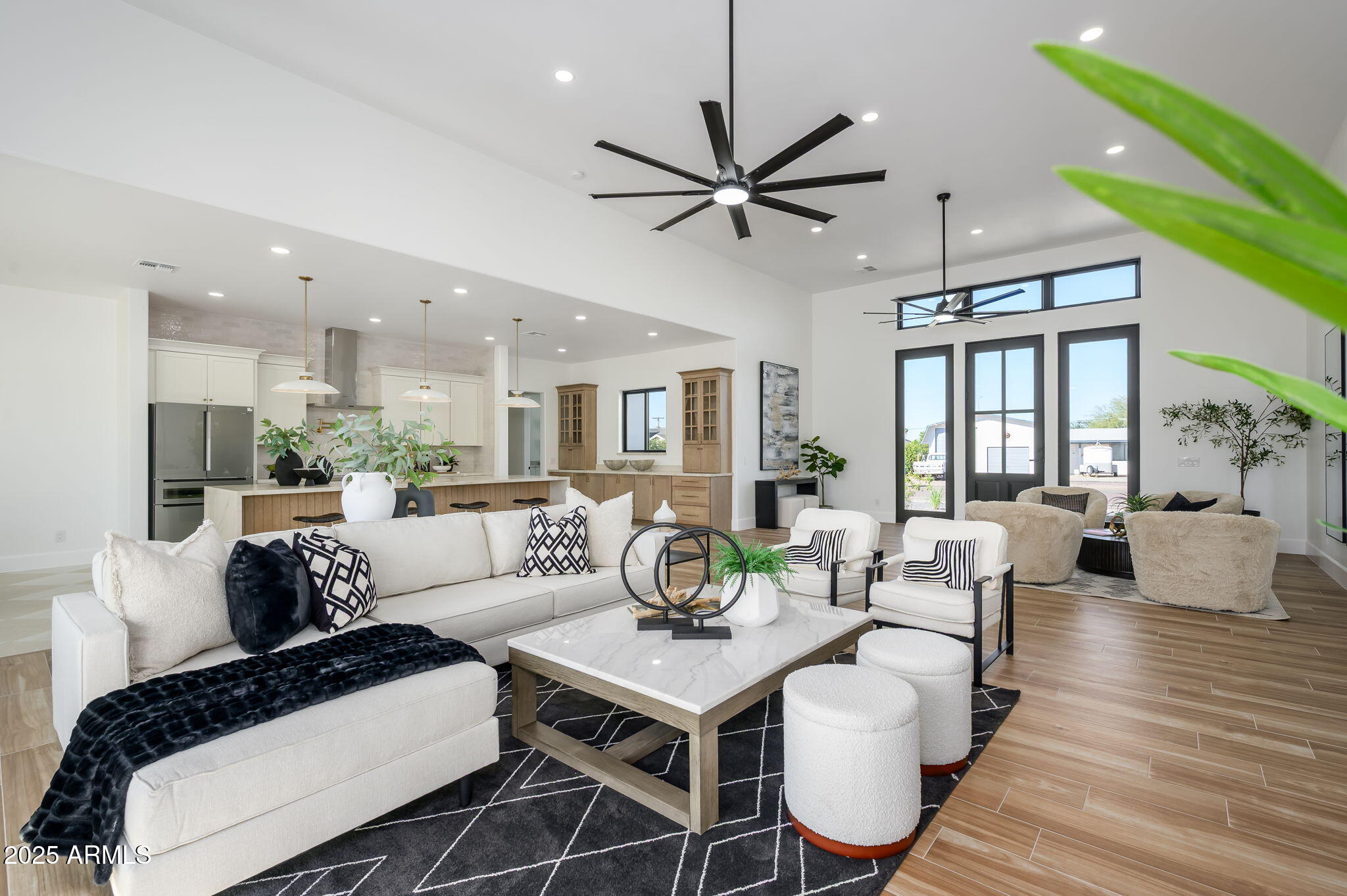 6515 E HOLIDAY Drive