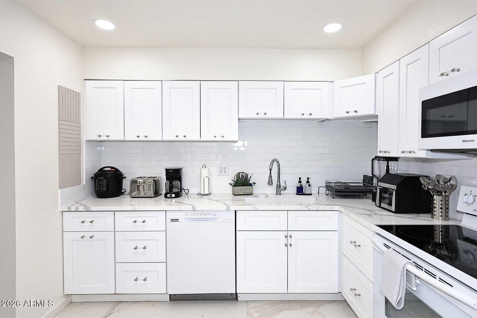 10013 W DESERT FOREST Circle