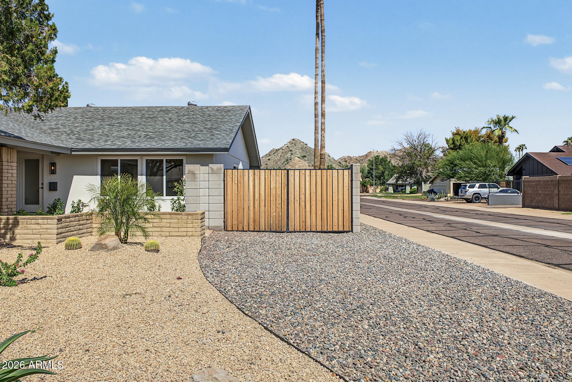 2610 E SYLVIA Street