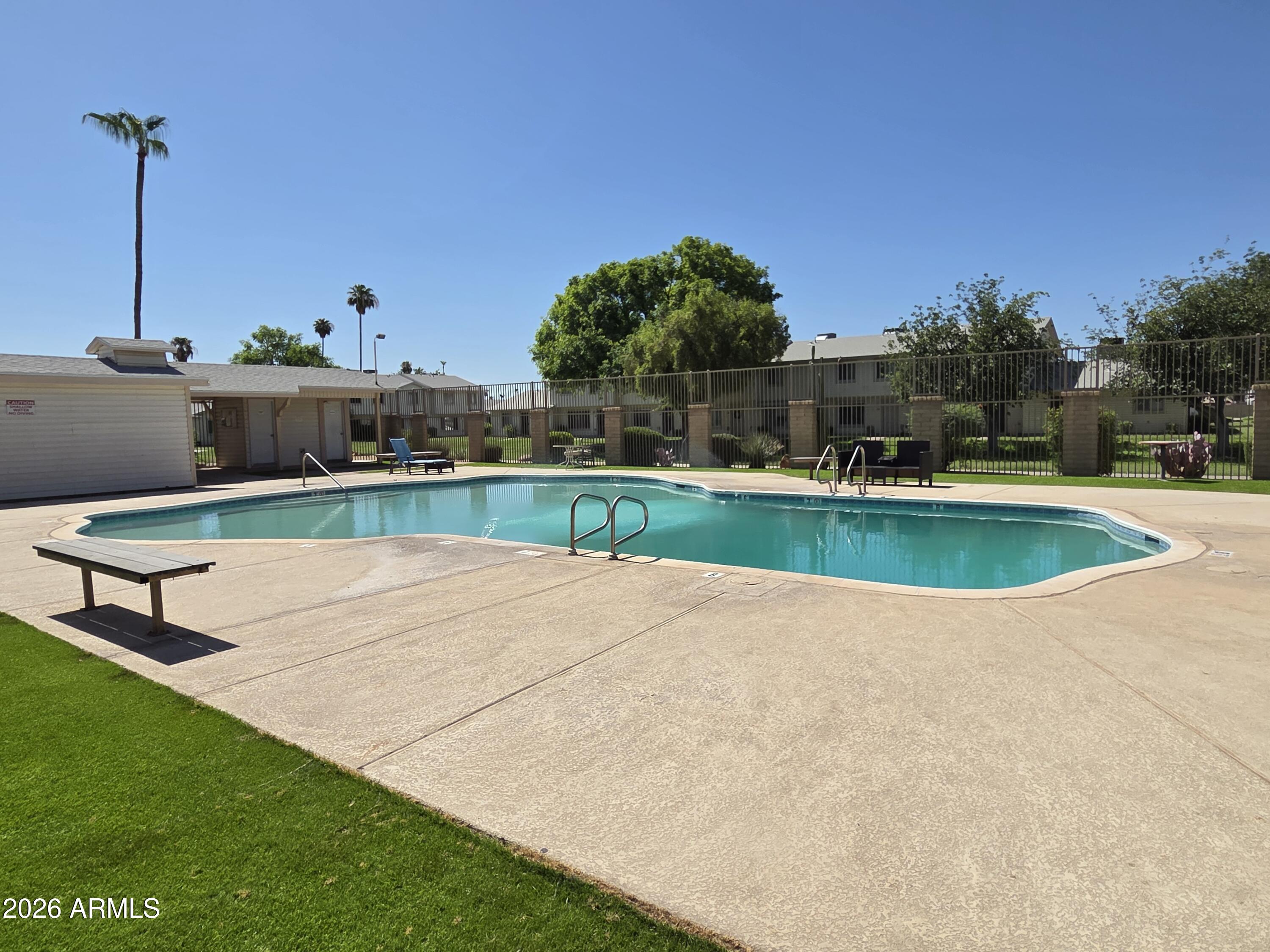 1123 E FREMONT Drive