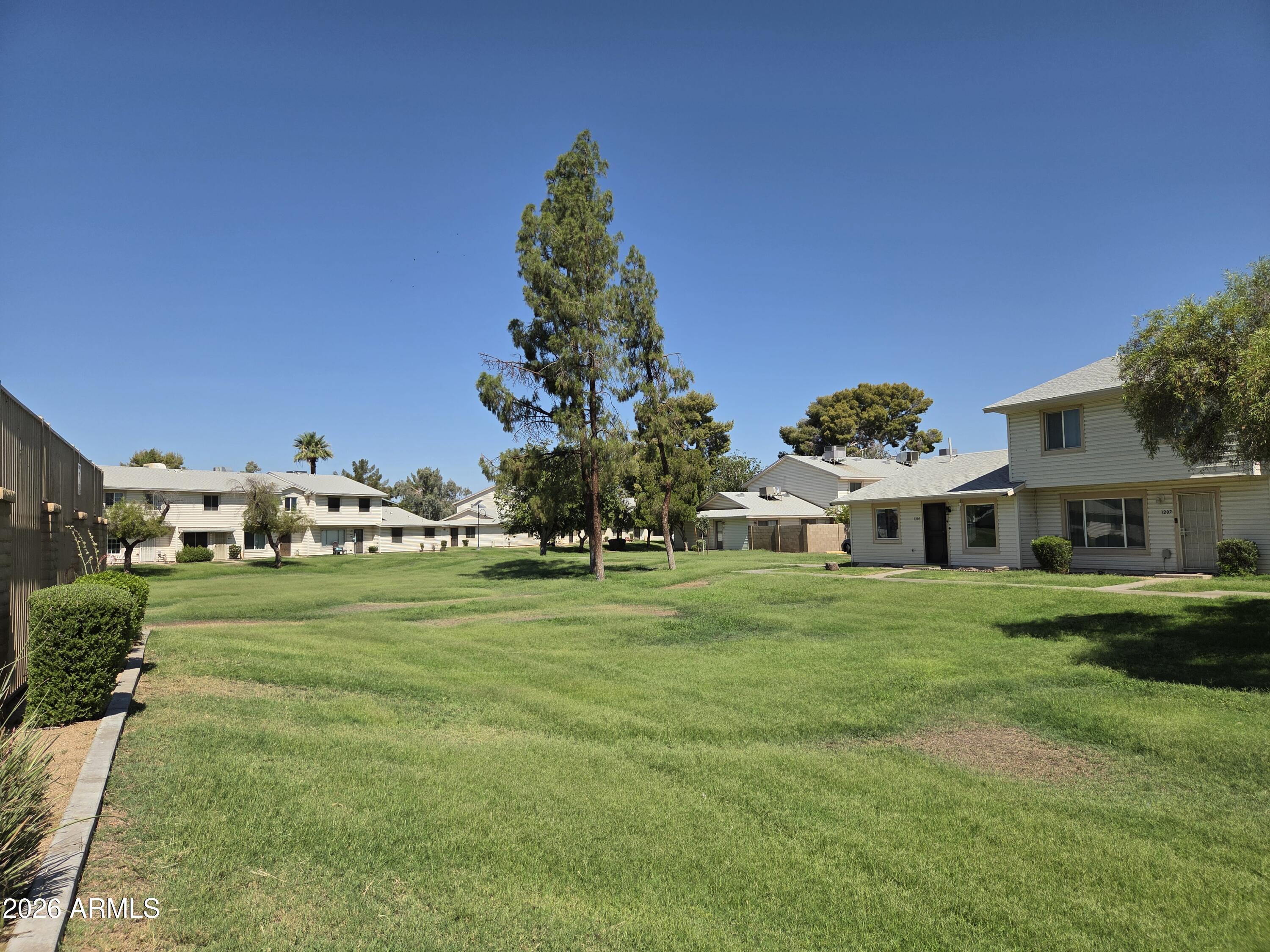 1123 E FREMONT Drive