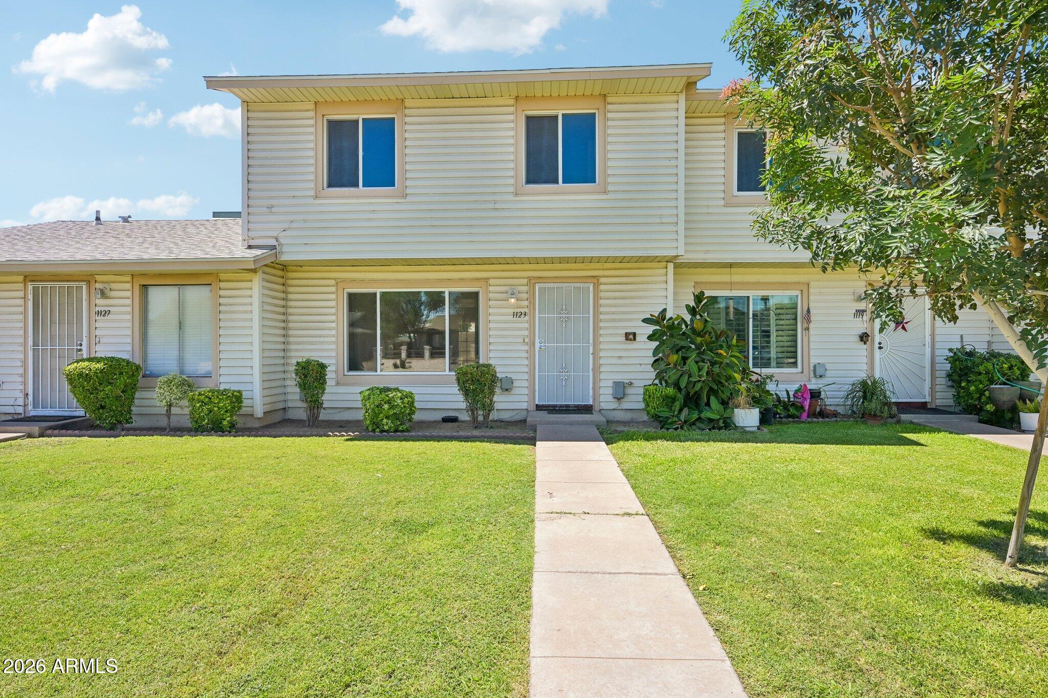 1123 E FREMONT Drive
