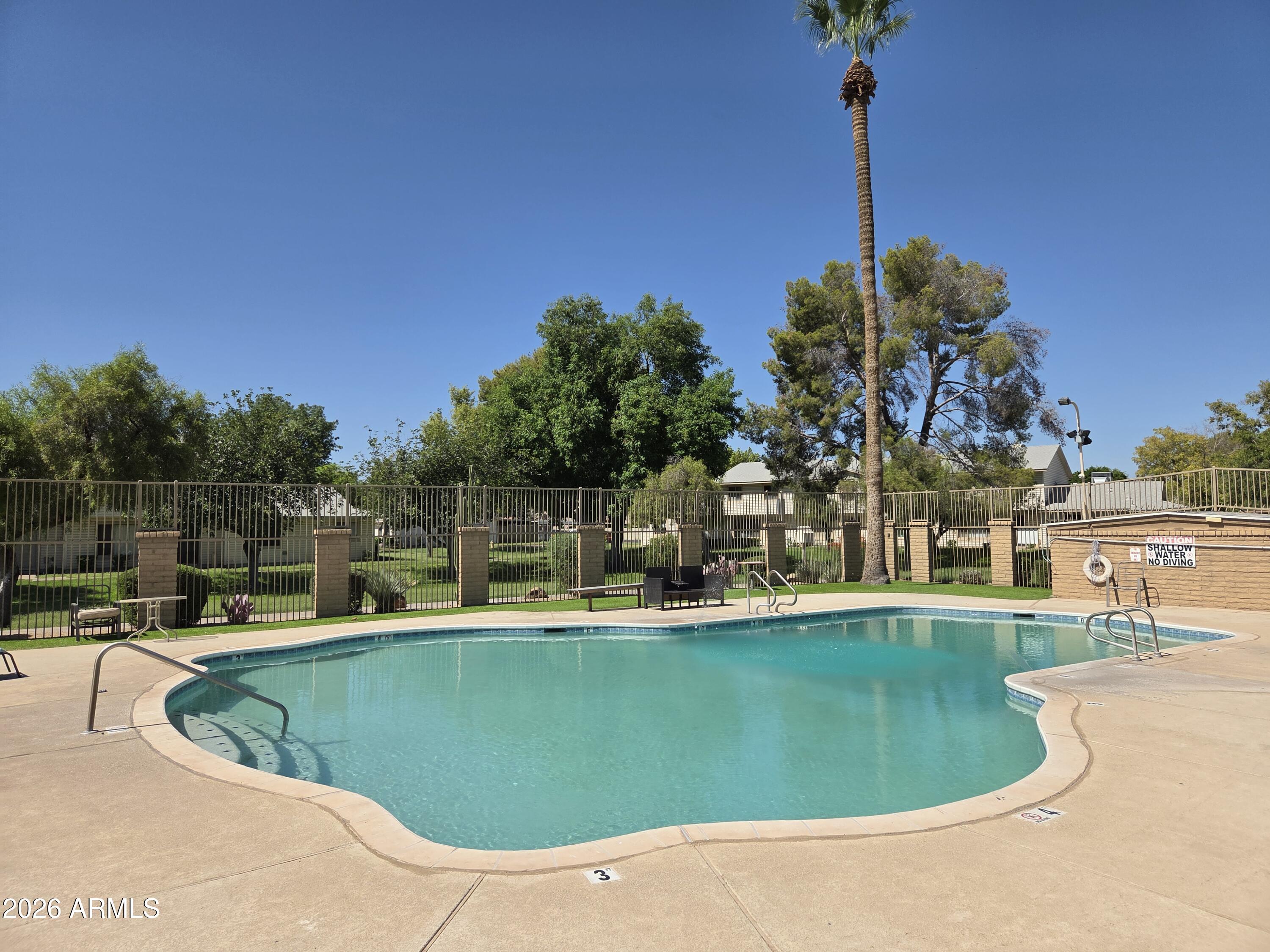 1123 E FREMONT Drive