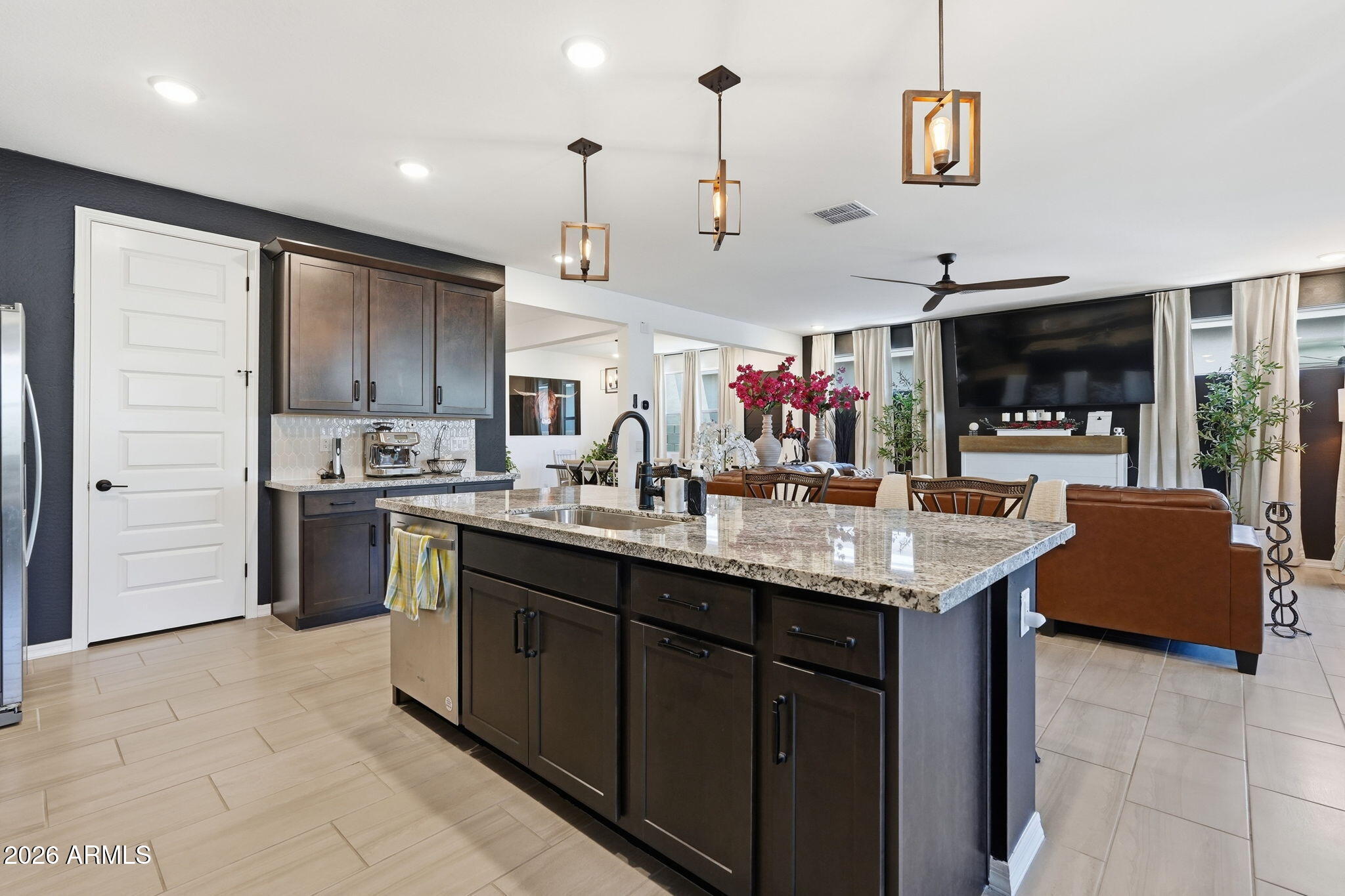 4564 W GILBERT Lane